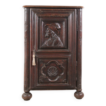Unique 17th century cabinet portrait and scallop