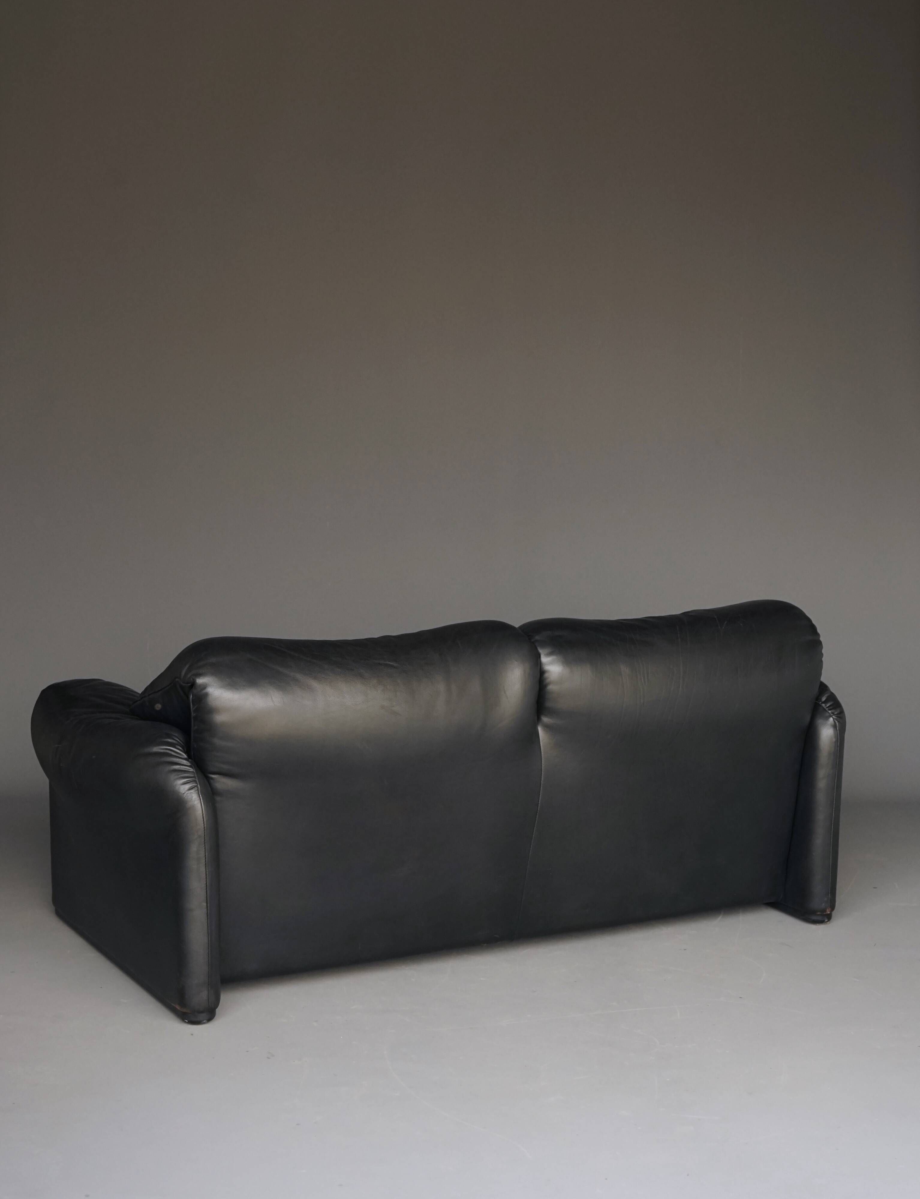 Two seater Maralunga Sofa in Black Leather for Cassina. 1970s