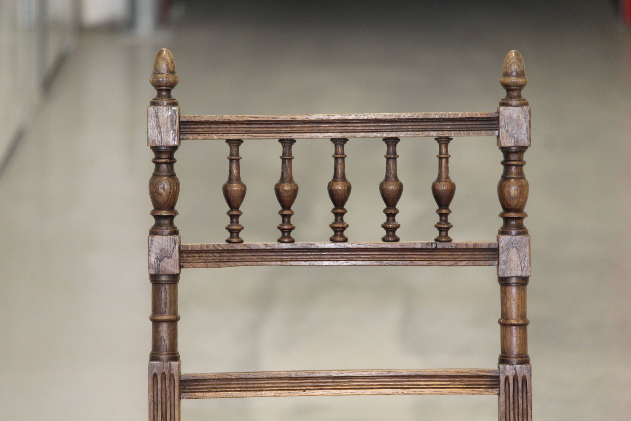 Paire de chaises cannées en bois