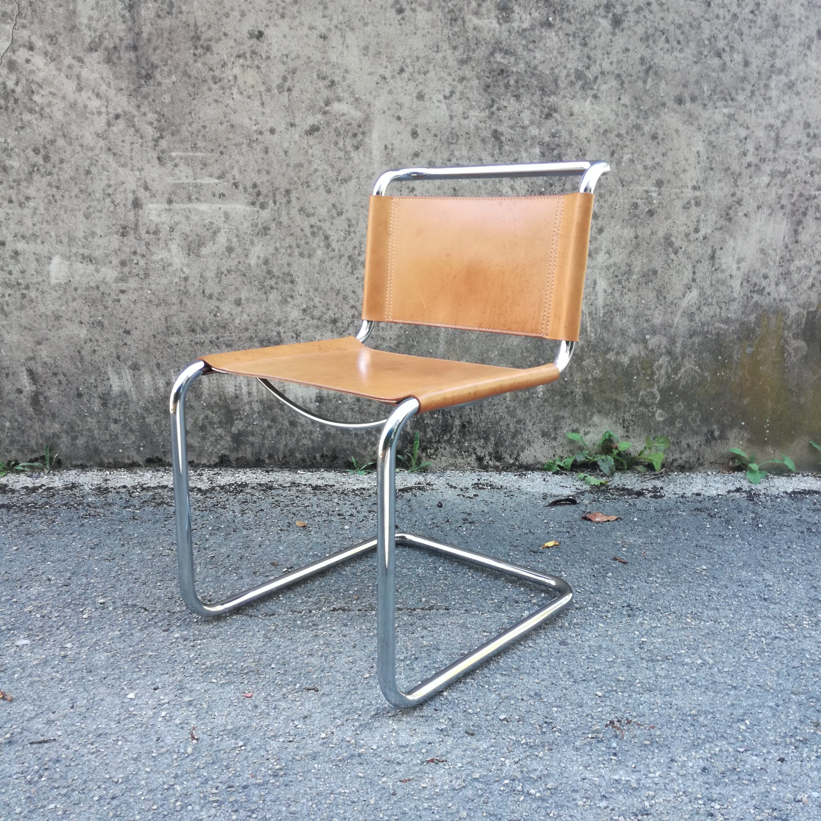 Chaise cantilever en cuir