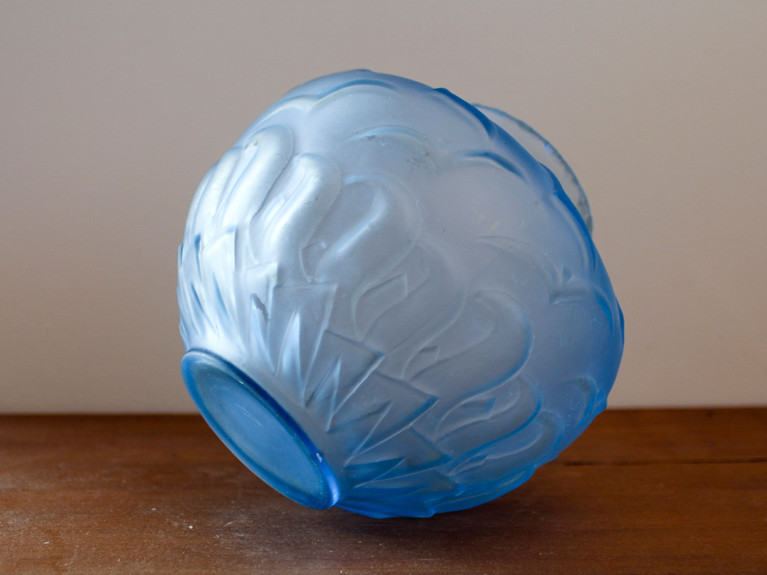 Molded glass vase marine décor 50s