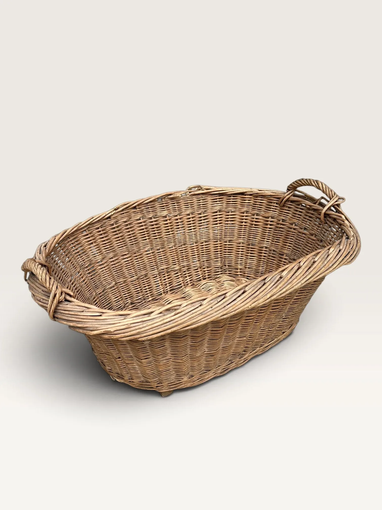 Grand panier à linge ovale en osier