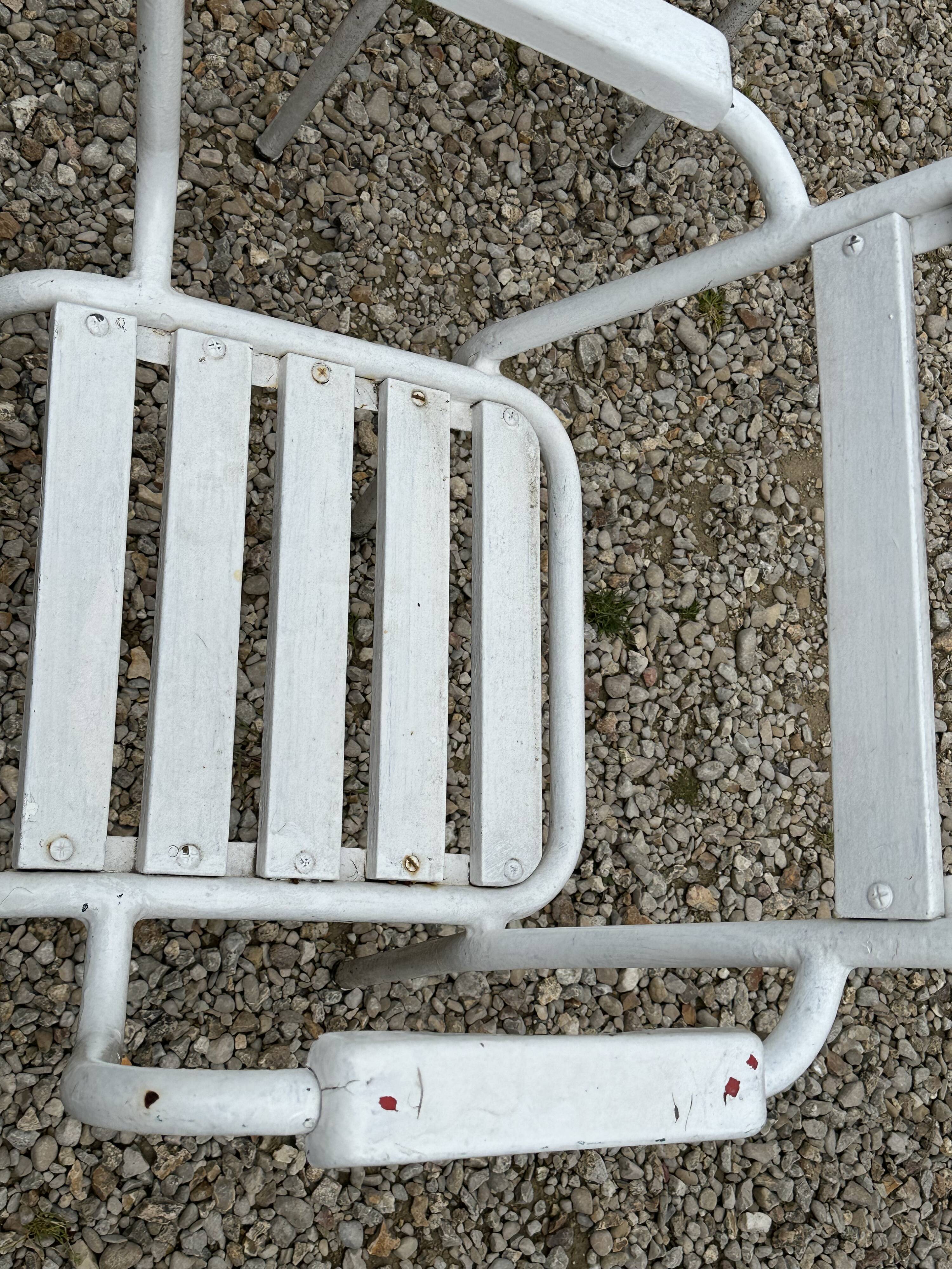 Garden furniture in wrought iron and wooden slats composed of two armchairs, 4 chairs and a table.