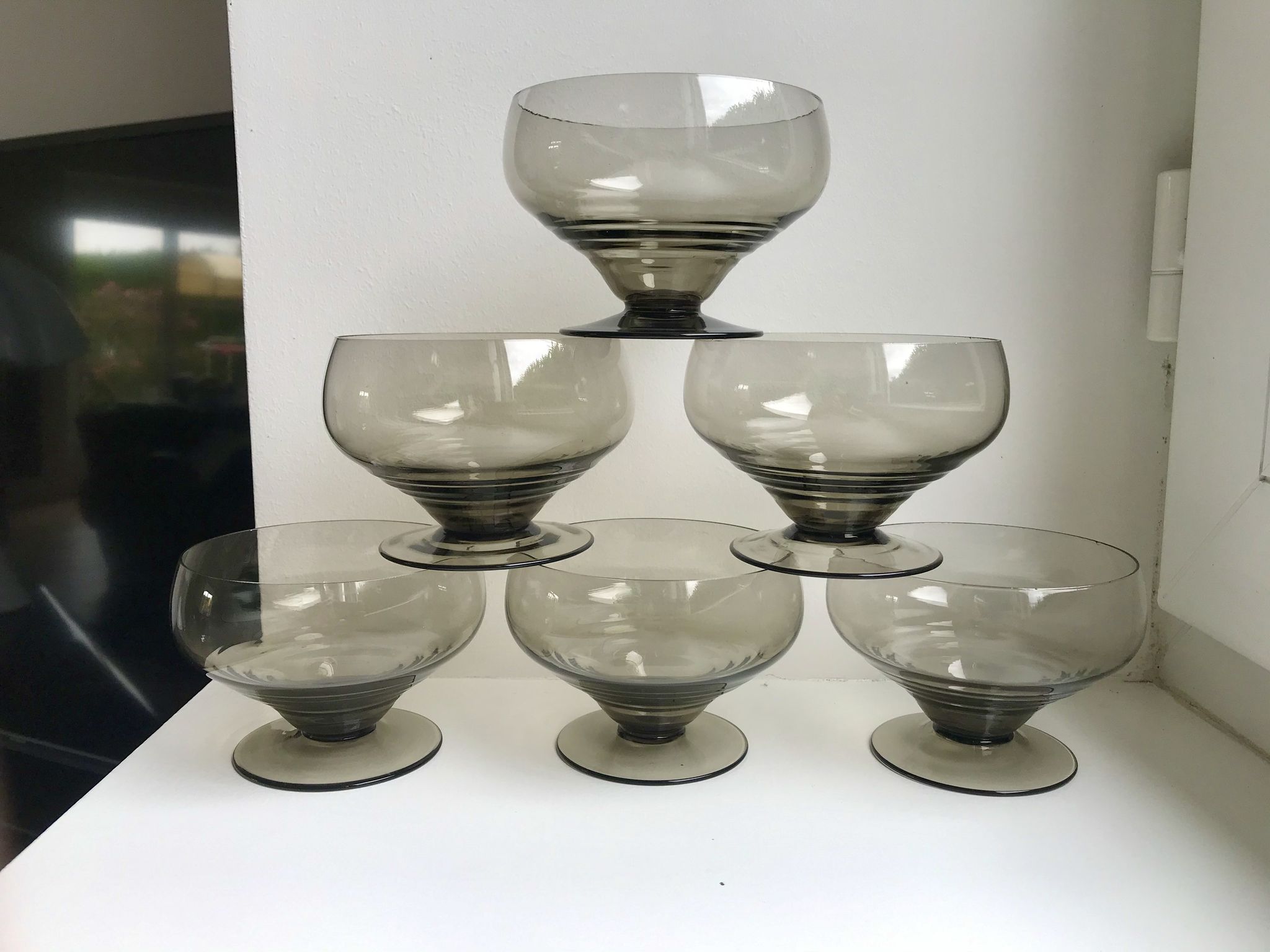 Set of 6 art deco design champagne glasses in smoked glass 30s-40s