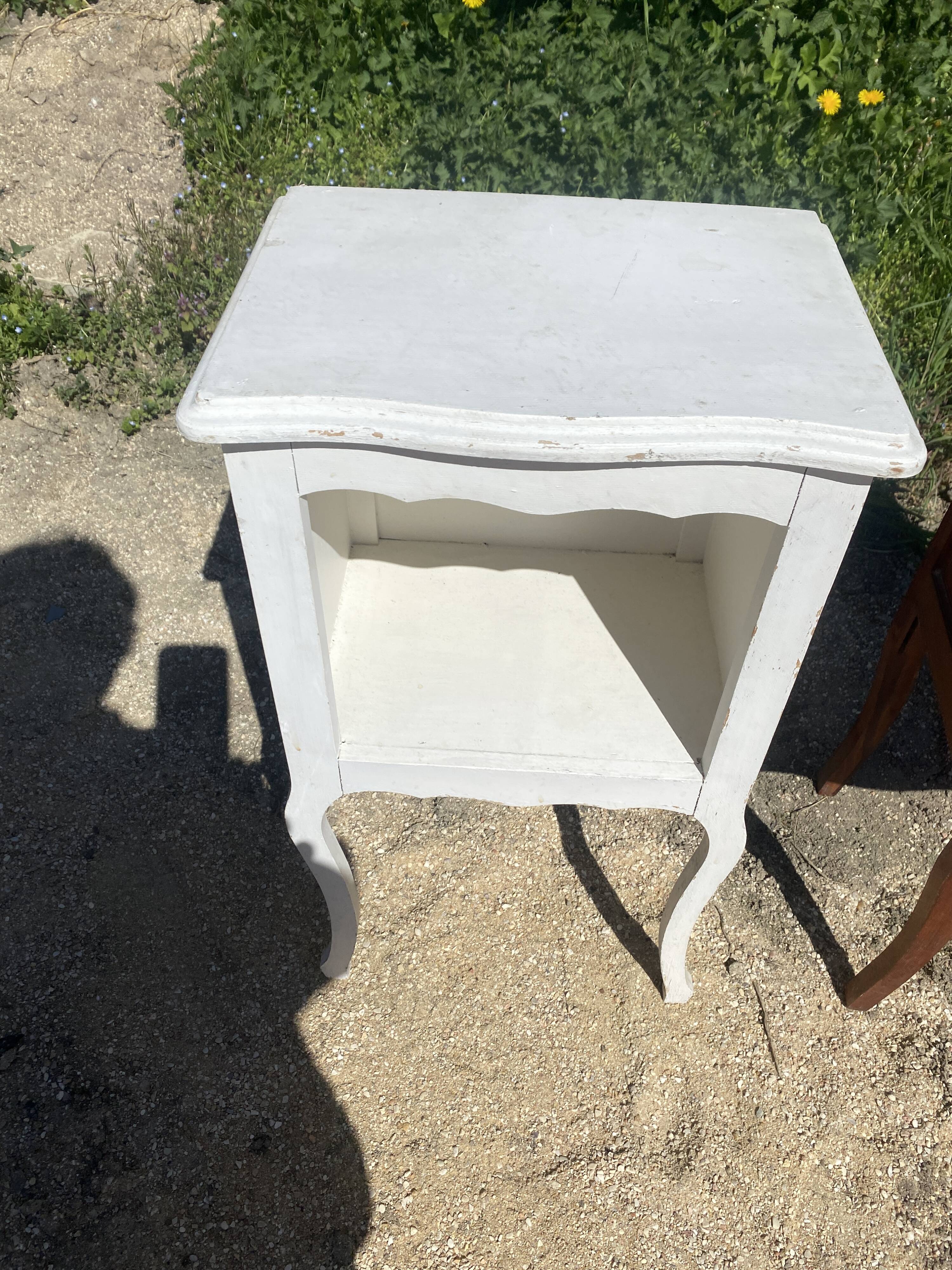 2 small bedside tables