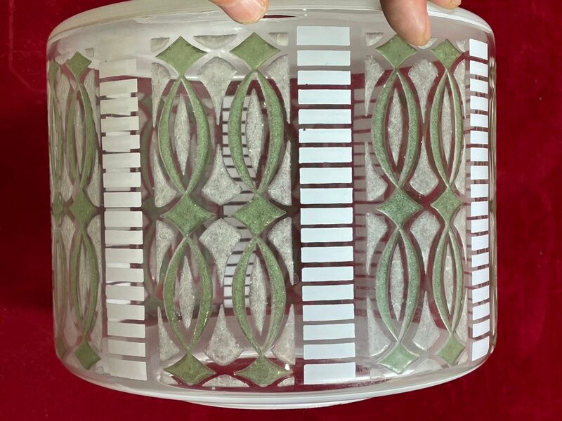 Lampe art deco verrerie émaillée à décor géométrique & d'arabesques
