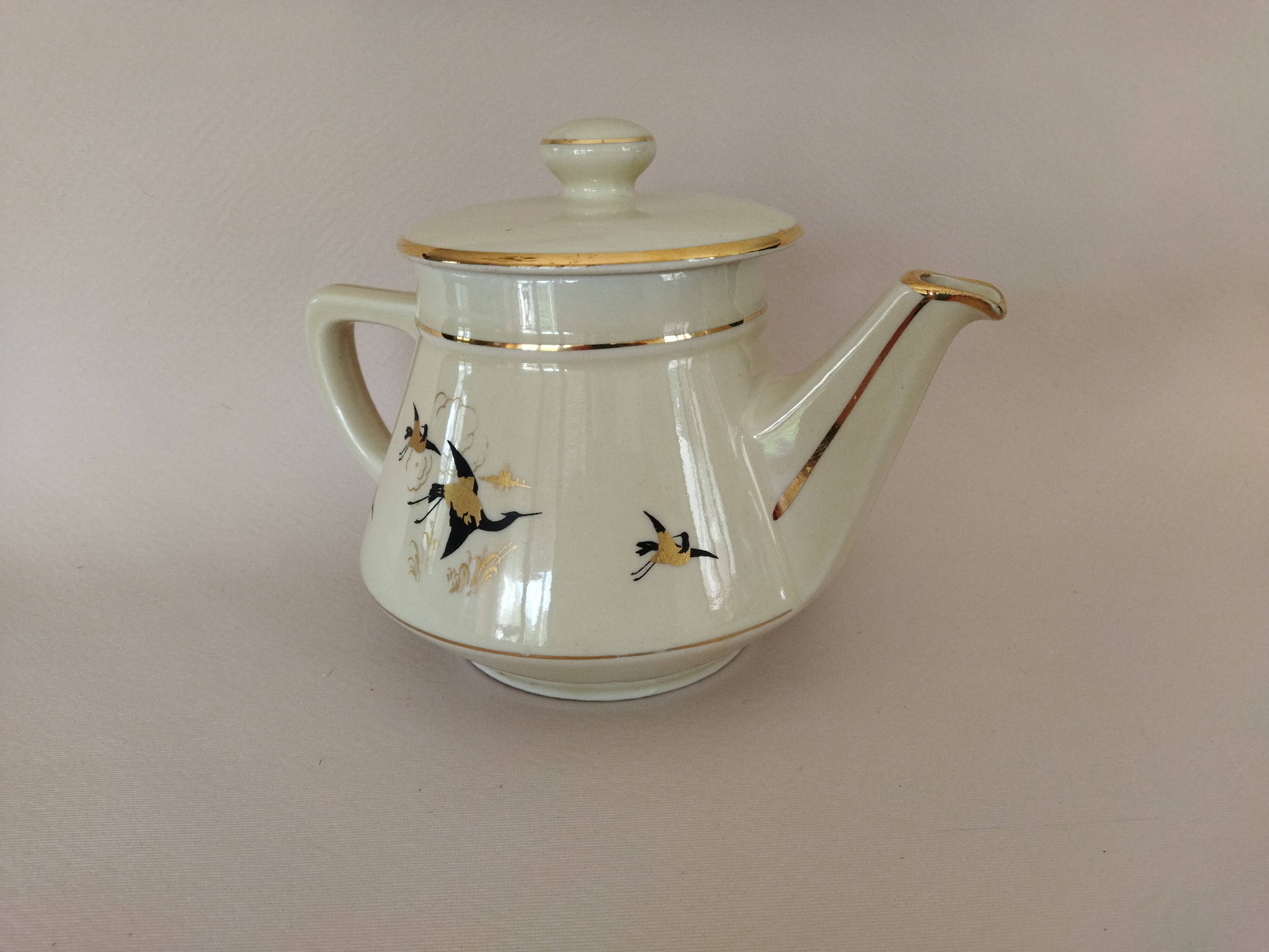 Salam pourer with Japanese motifs