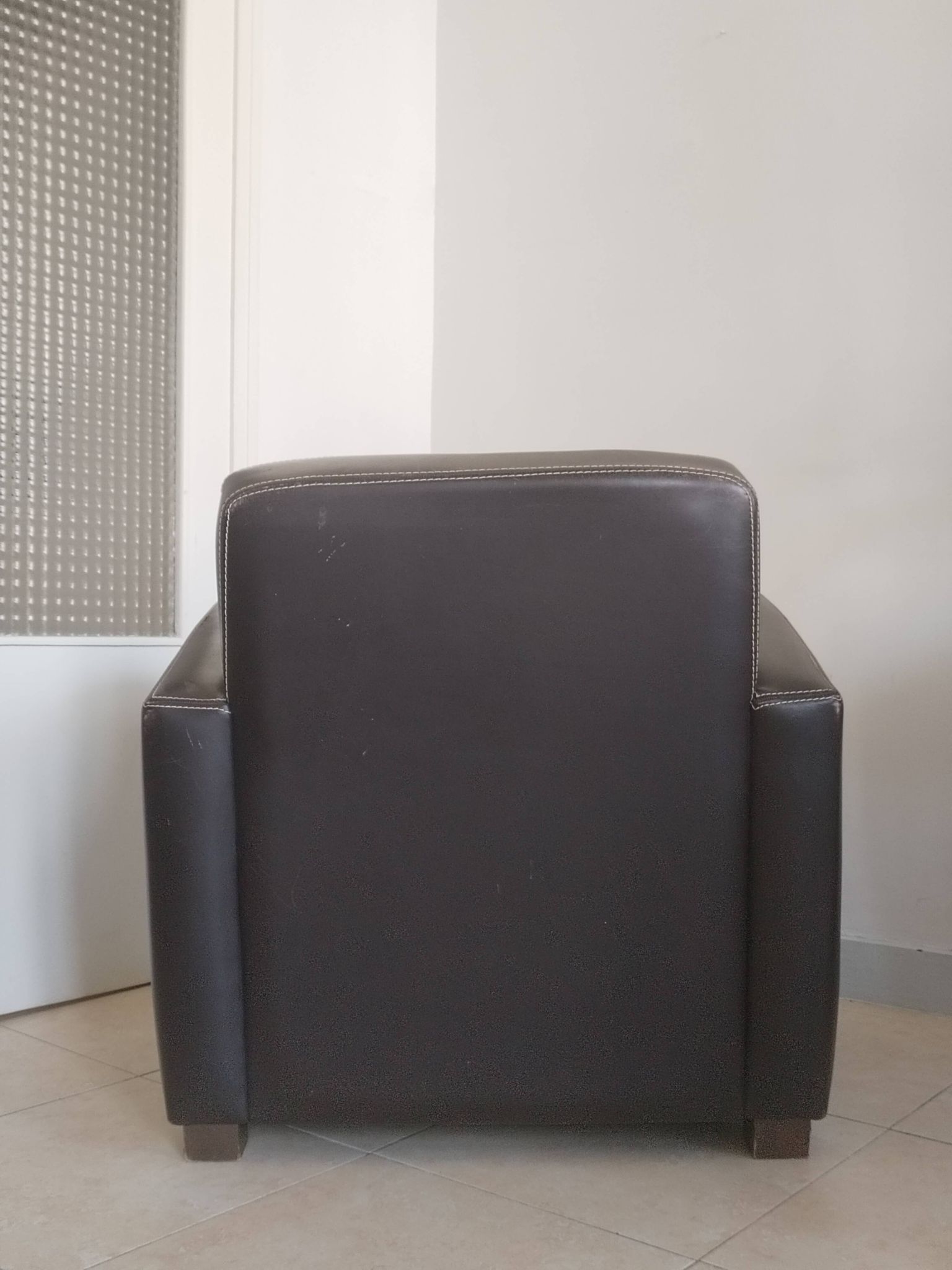 Vintage club armchair in dark brown leather – 1980s-1990s style