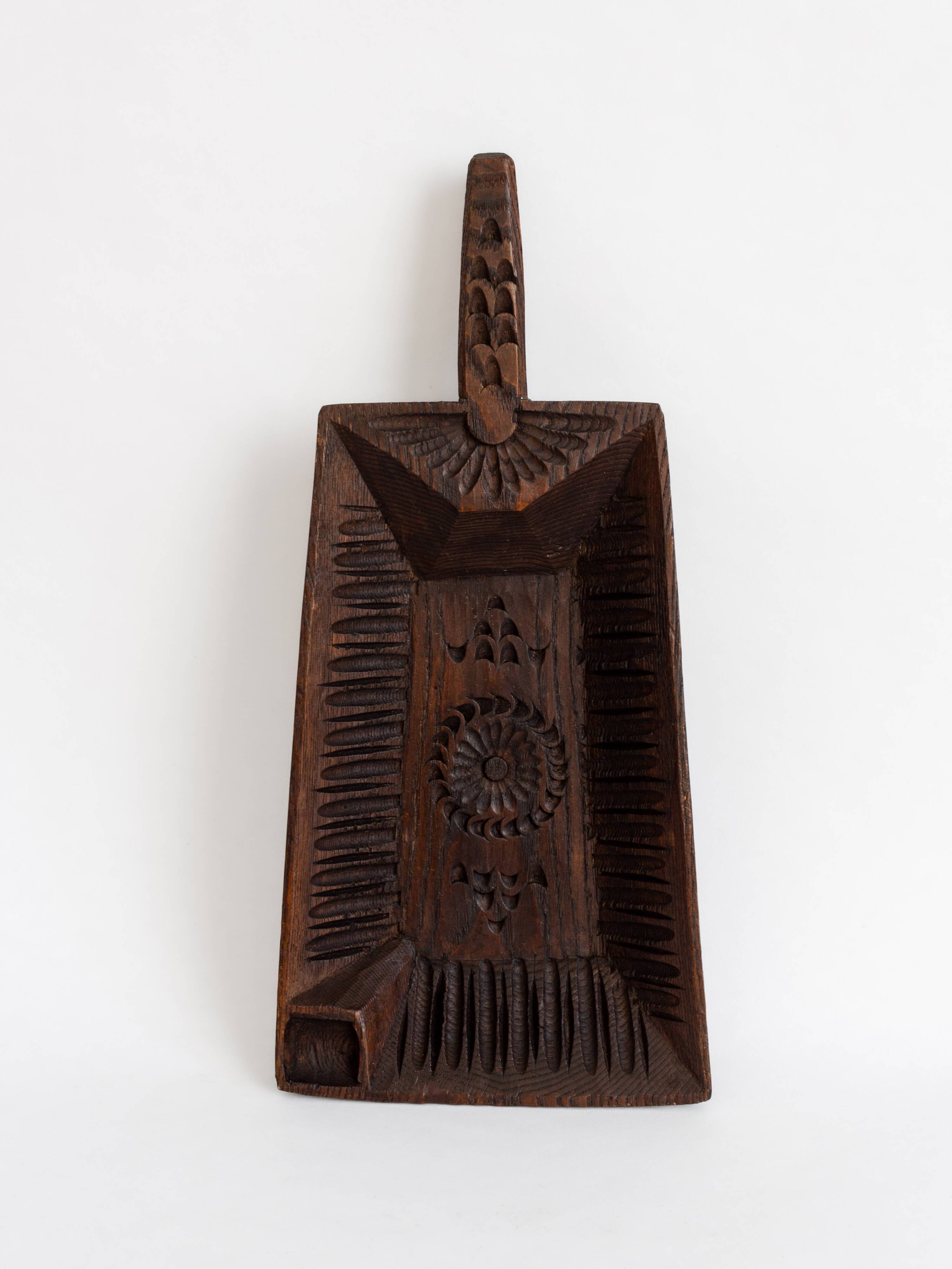 Grain shovel, spice shovel in engraved wood - Folk art