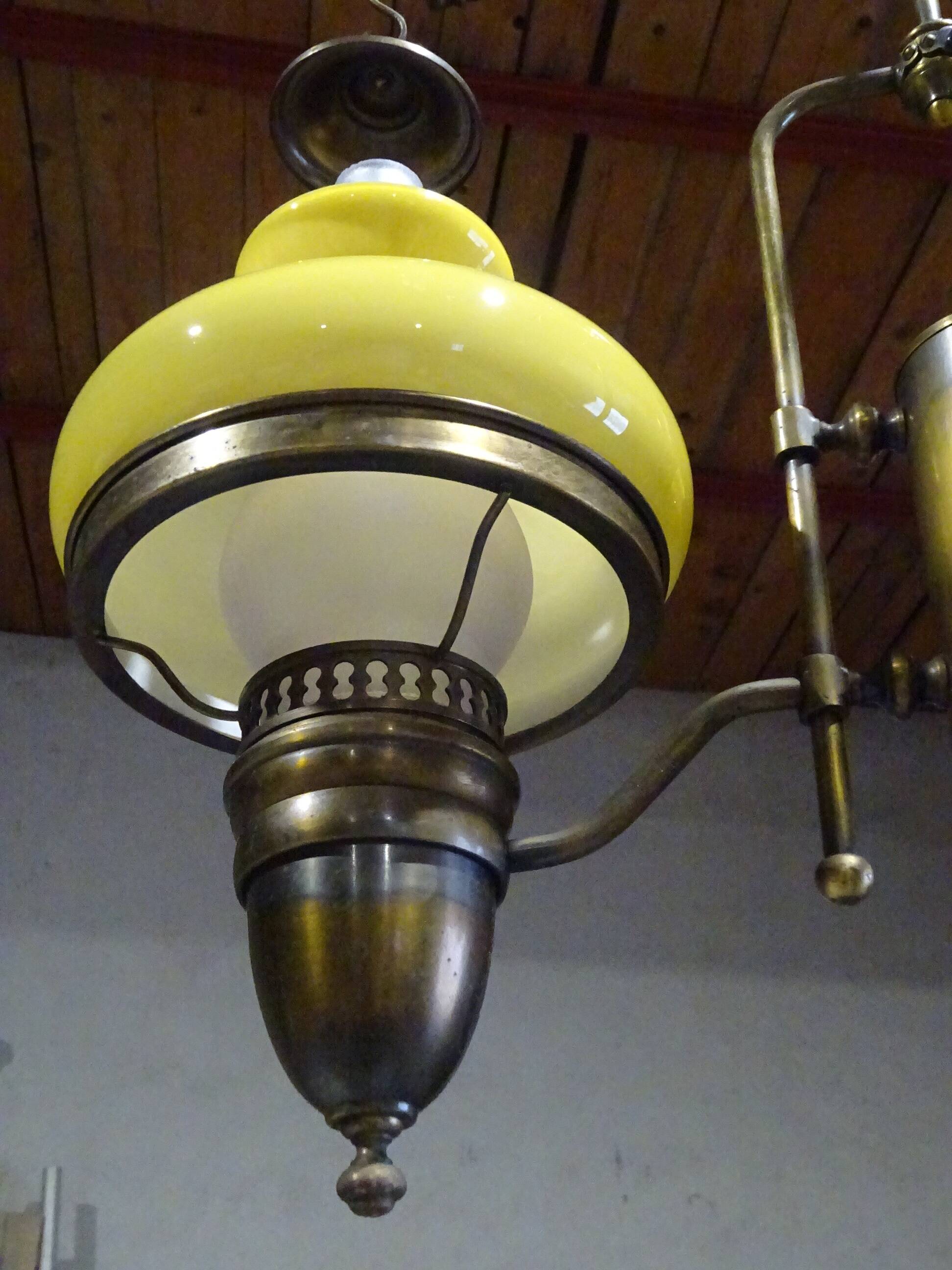 Large 3-light chandelier in glass, opaline and brass