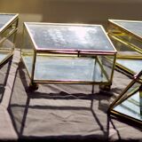 4 anciennes boites à bijoux en verre, laiton et miroir