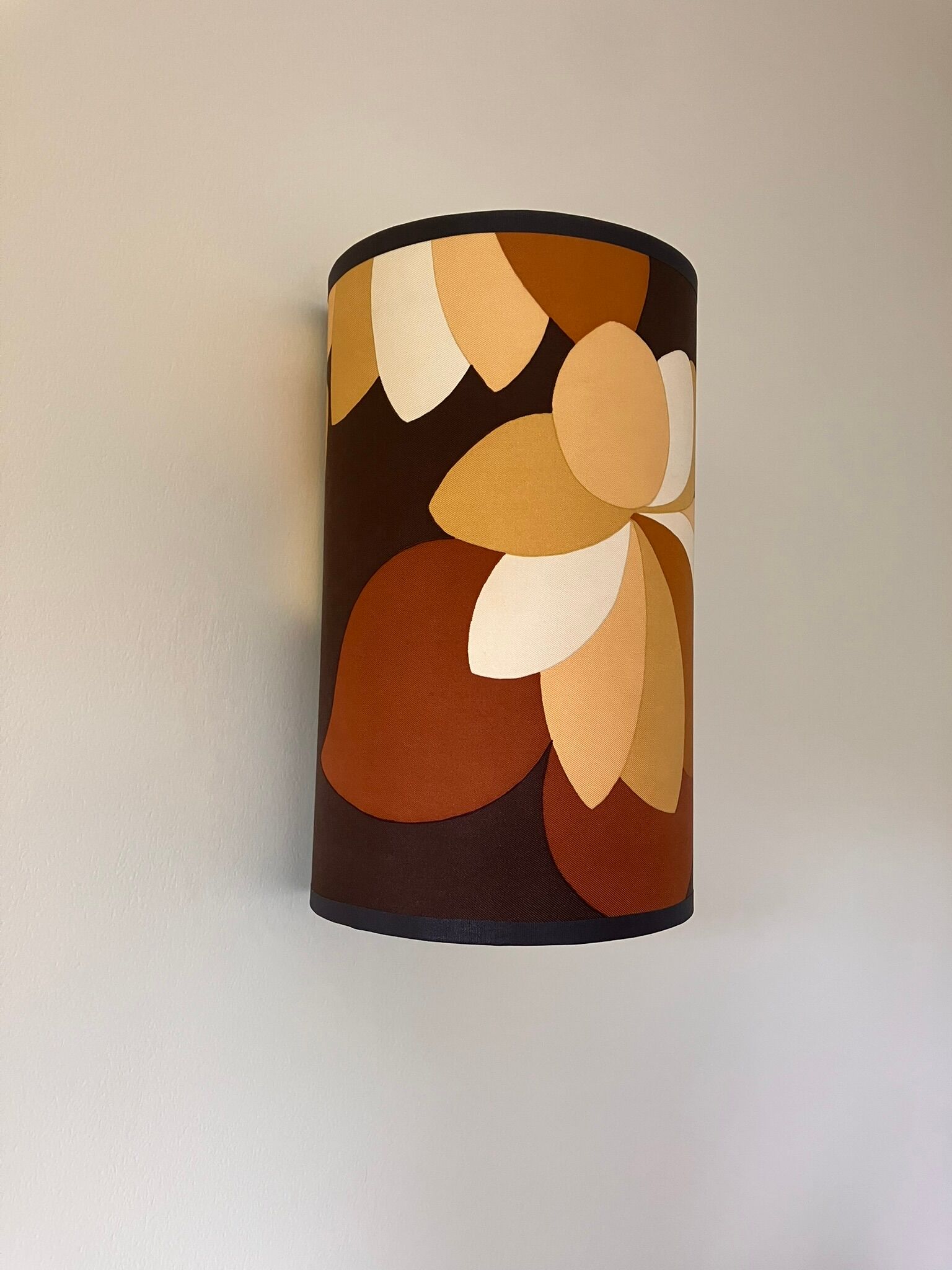 Vintage 70s printed flower wall lamp - Mid Century fabric
