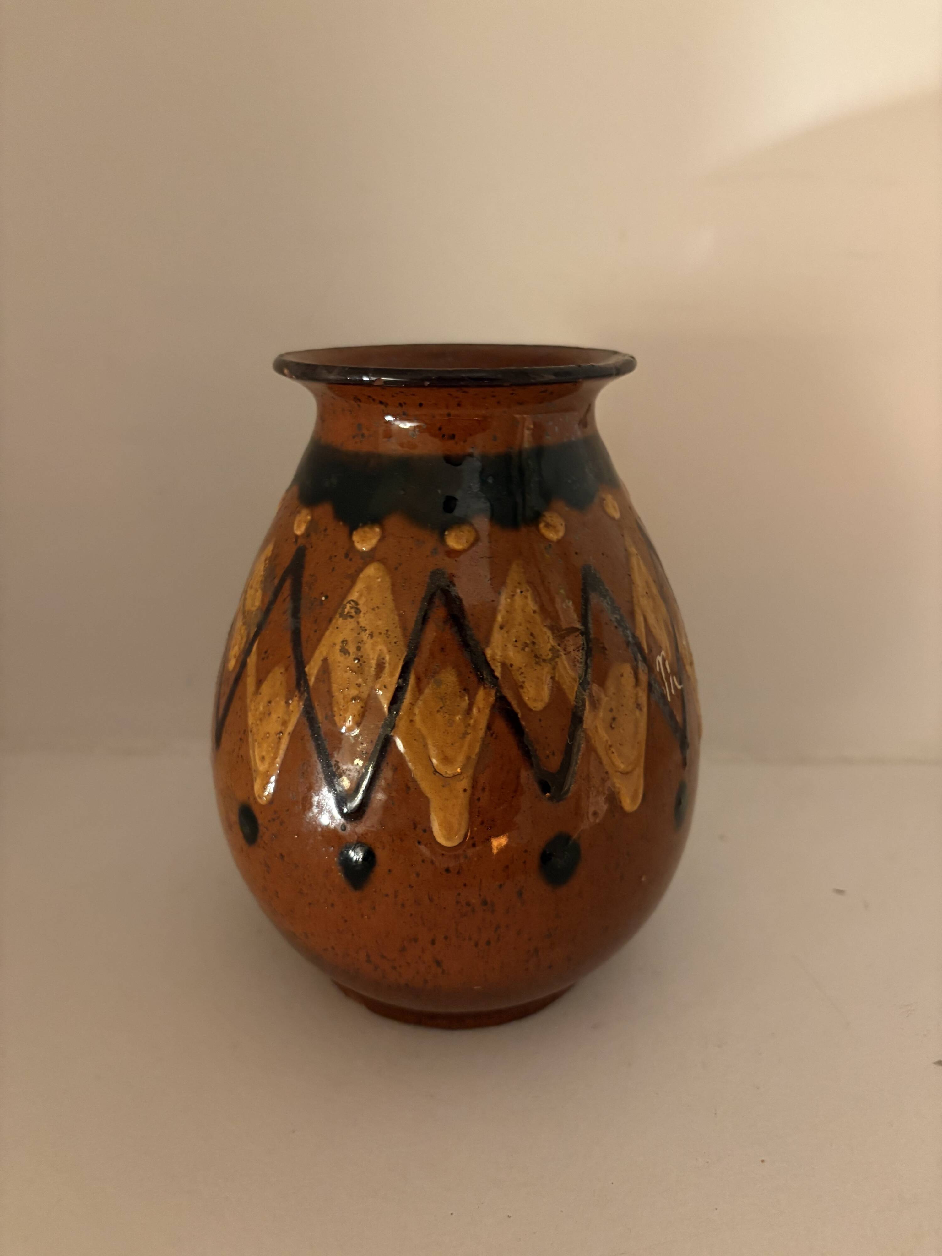 set of 17 decorative items