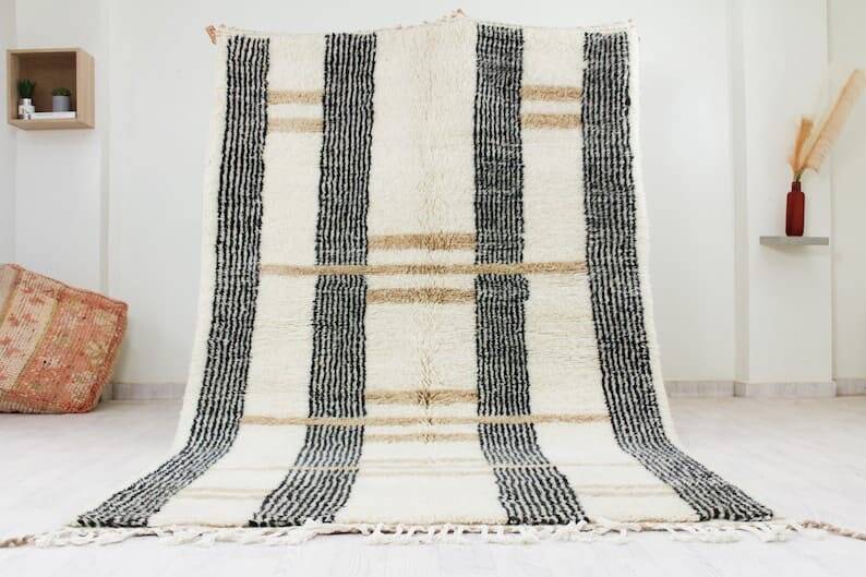 Traditional Moroccan beni ourain rug in wool, size 100 x 200 cm.