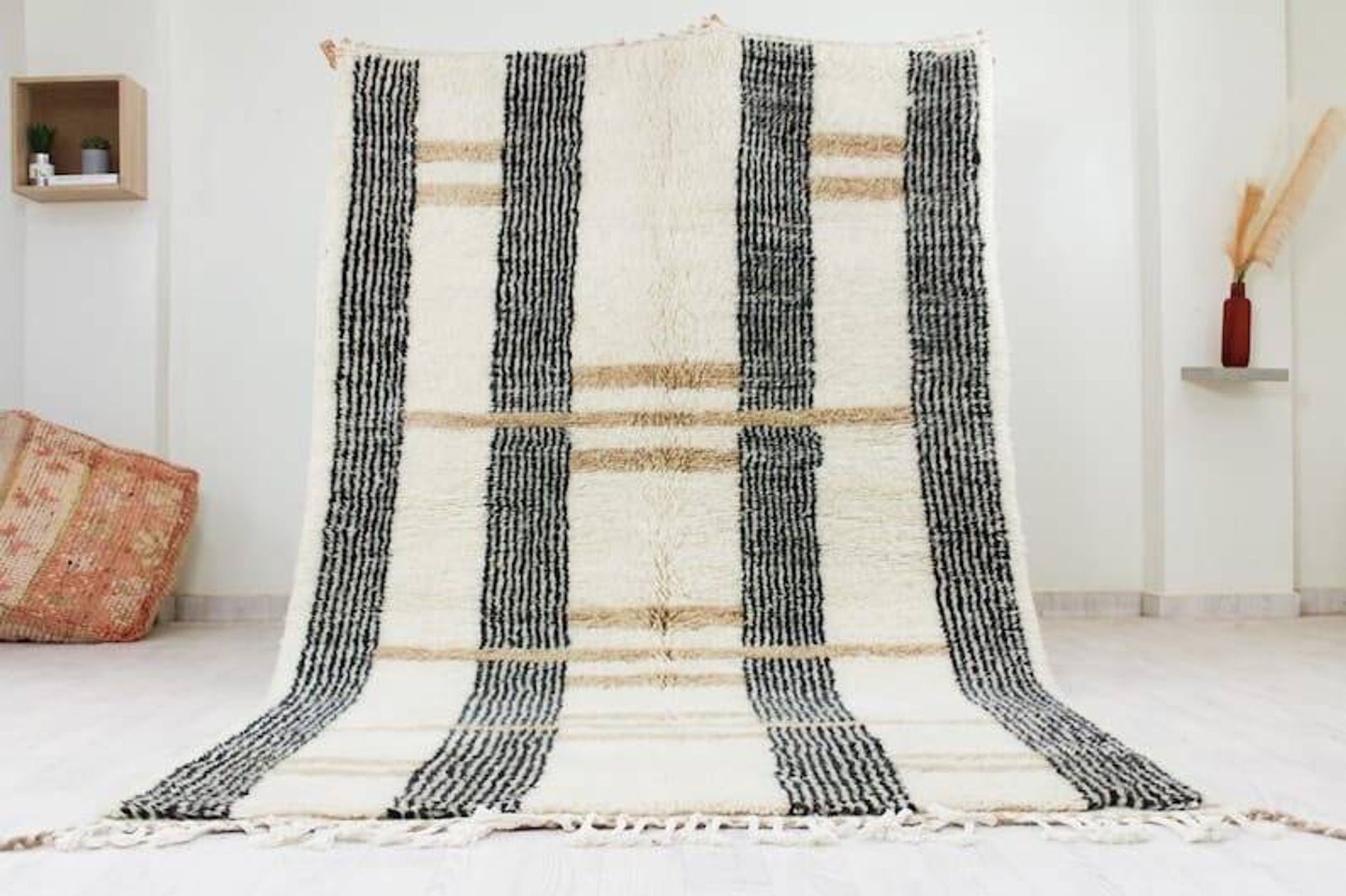 Traditional Moroccan beni ourain rug in wool, size 100 x 200 cm.