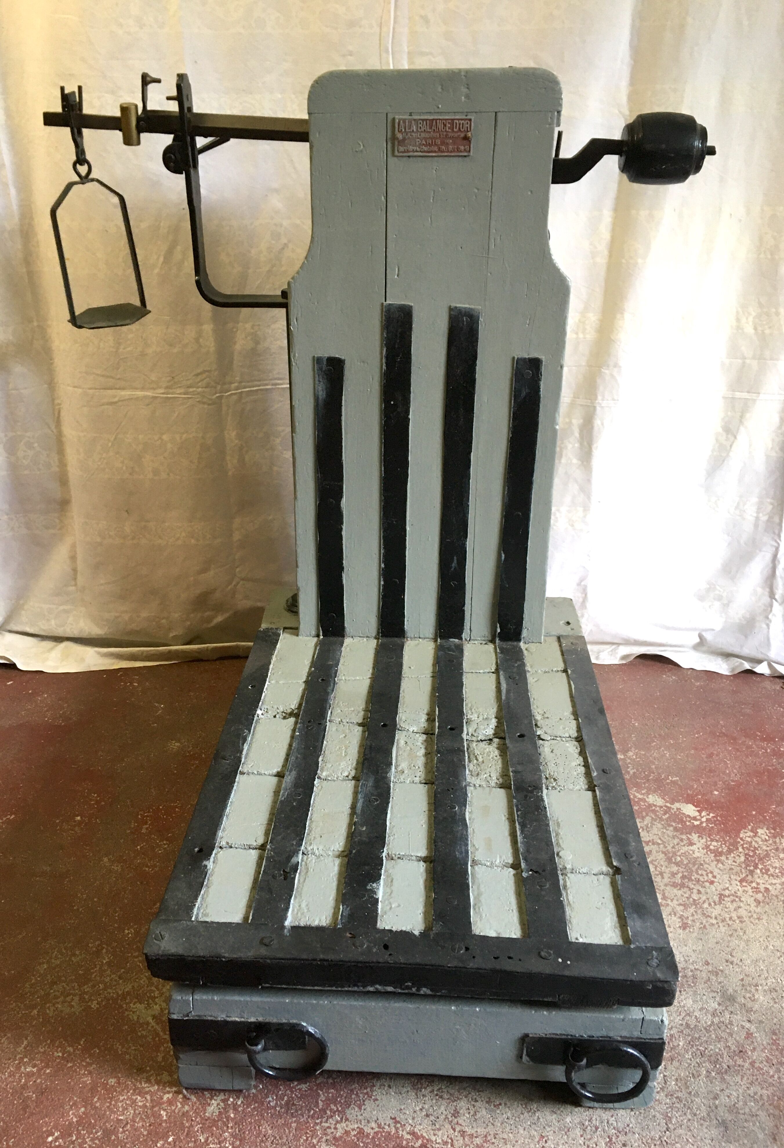 Old-grained scale, early 20th century