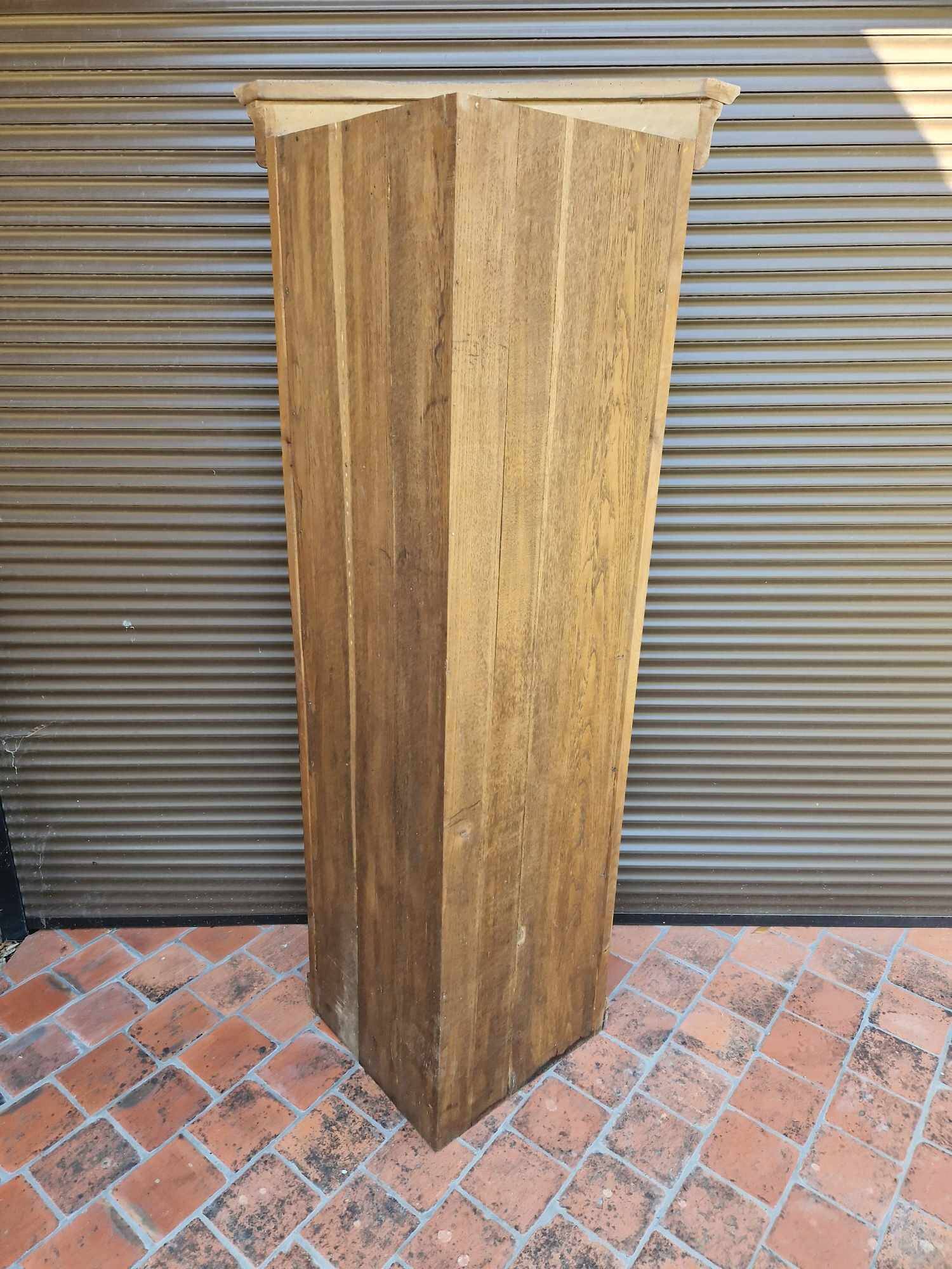 Corner or cantonal cabinet