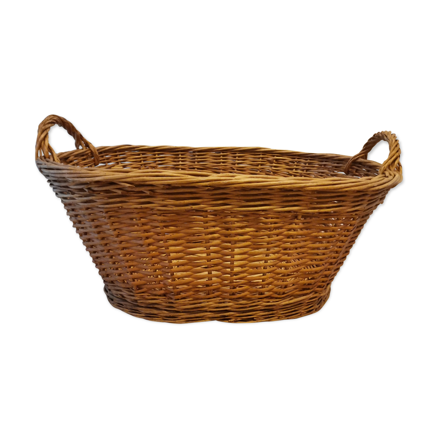 Wicker laundry basket