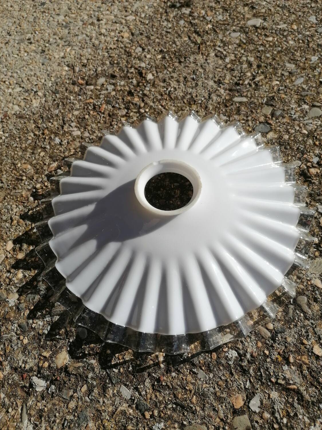Pendant lampshade in white vintage serrated opaline