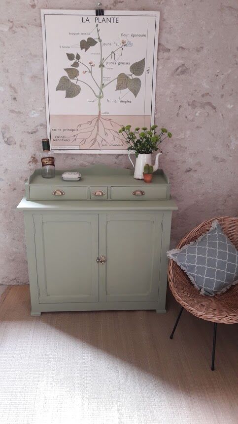 Green Parisian buffet