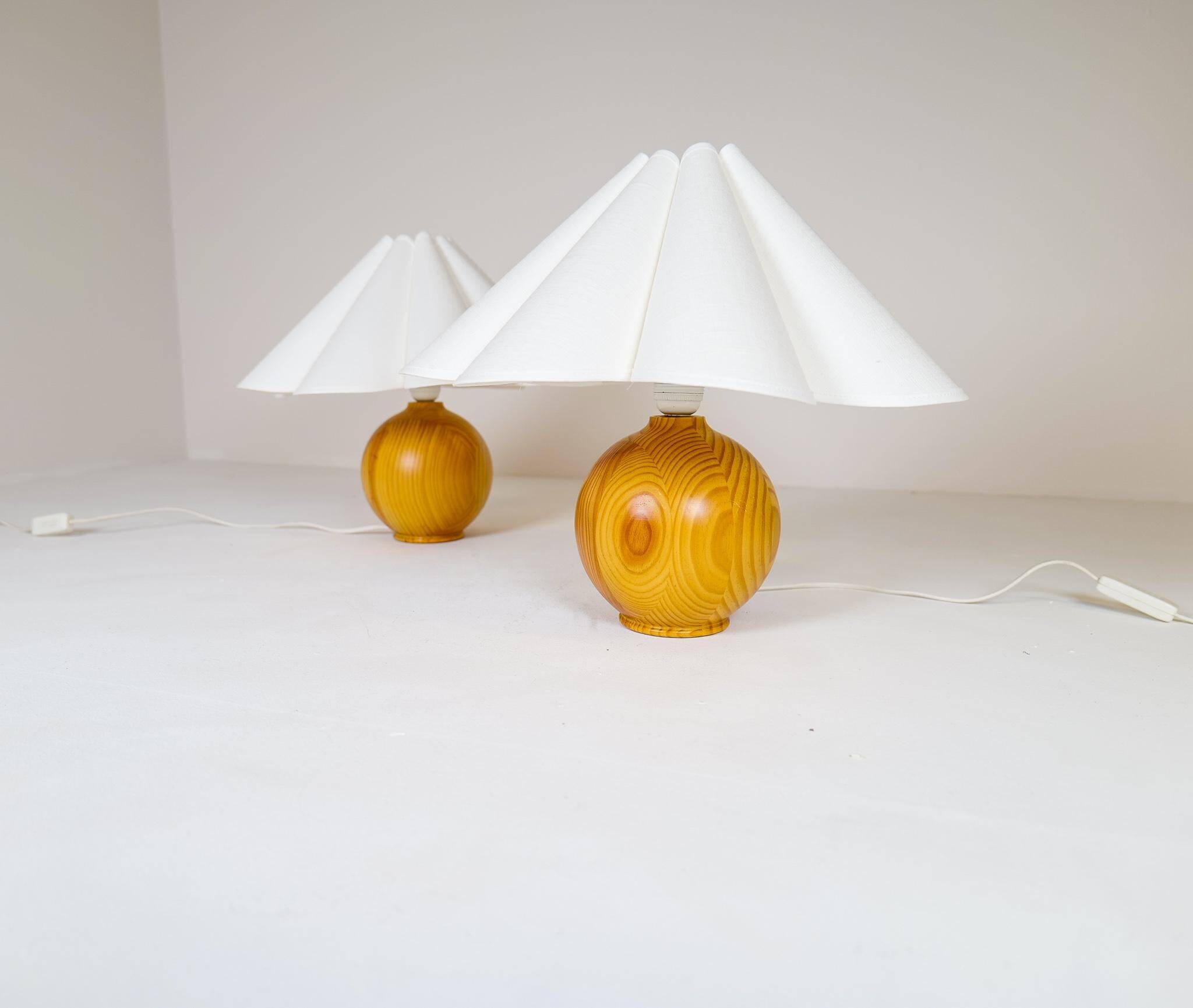 Sculptural modern table lamps from the mid-century in solid pine, Sweden, 1970s.