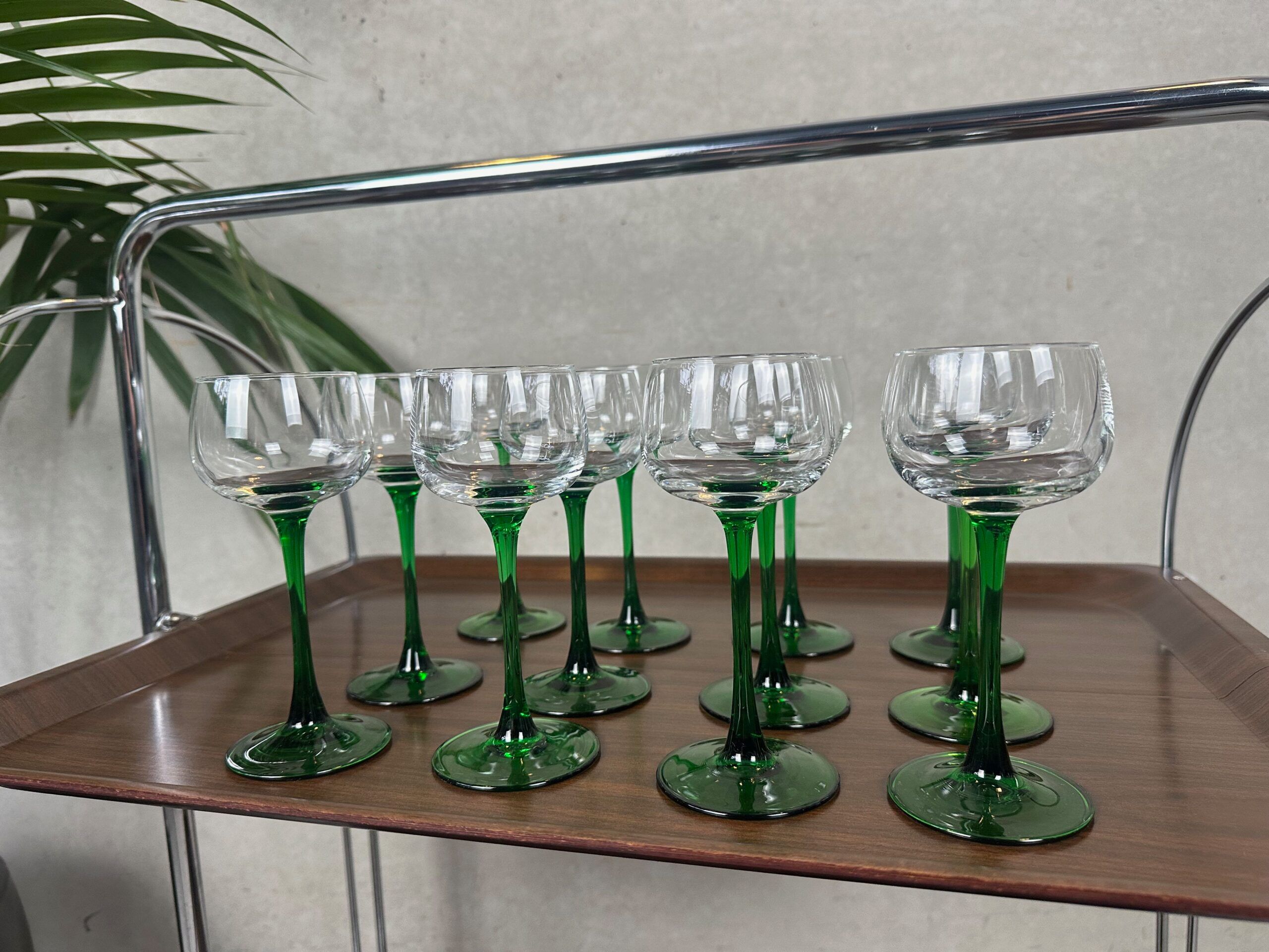 12x vintage wine glasses – Luminarc