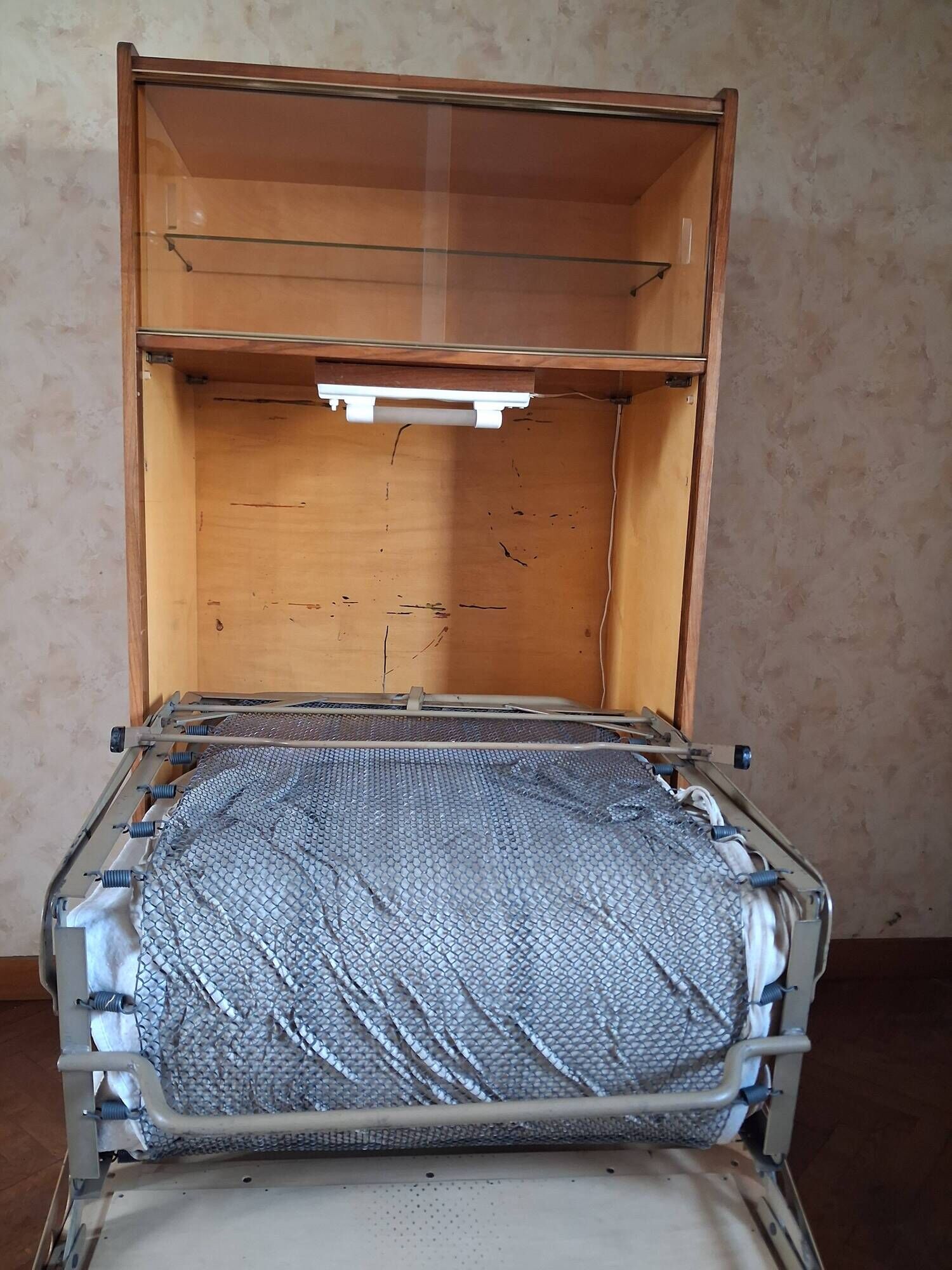 Retractable display cabinet desk