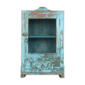vitrine en bois à la patine bleue