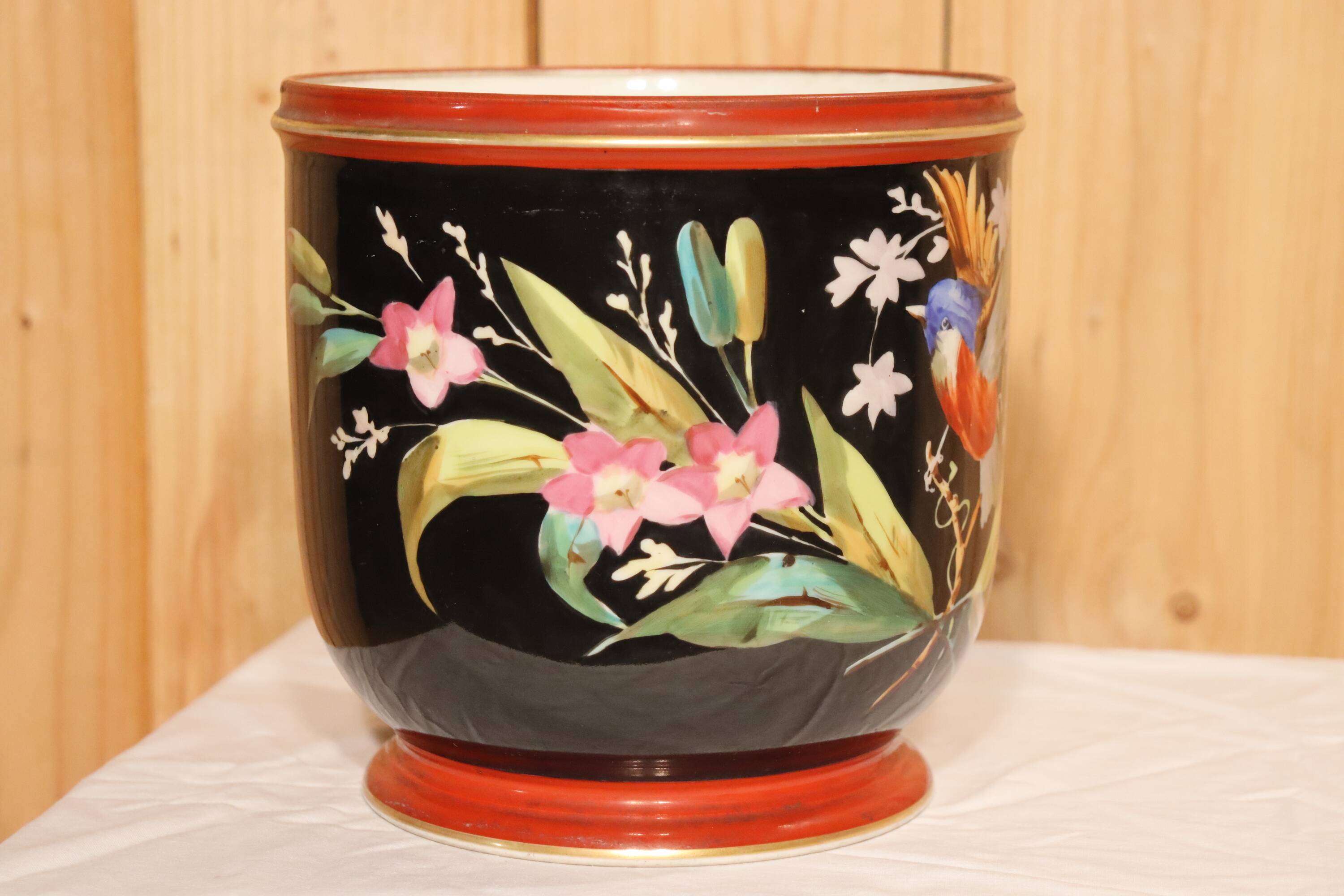 Paris porcelain jardinière decorated with birds and flowers, 19th century