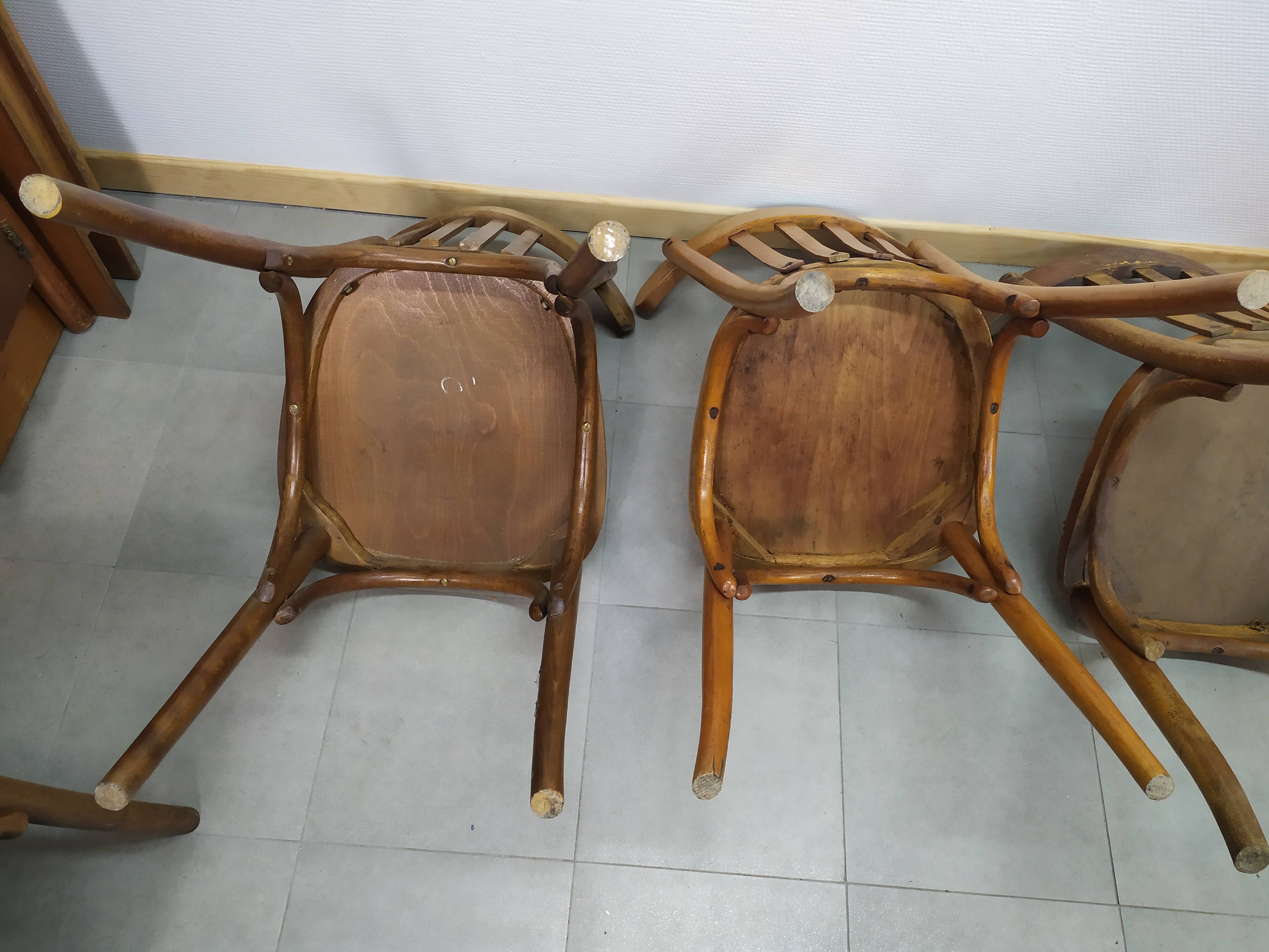 Lot de 4 chaise de bistrot en bois vintage