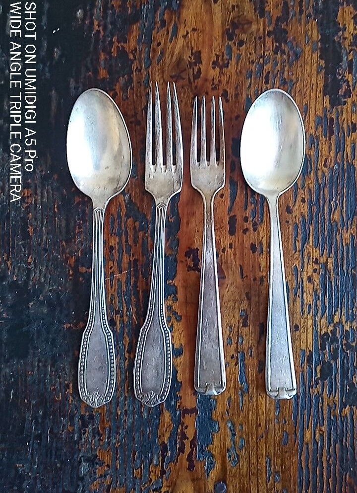 4 vintage silver metal cutlery - 209 grams