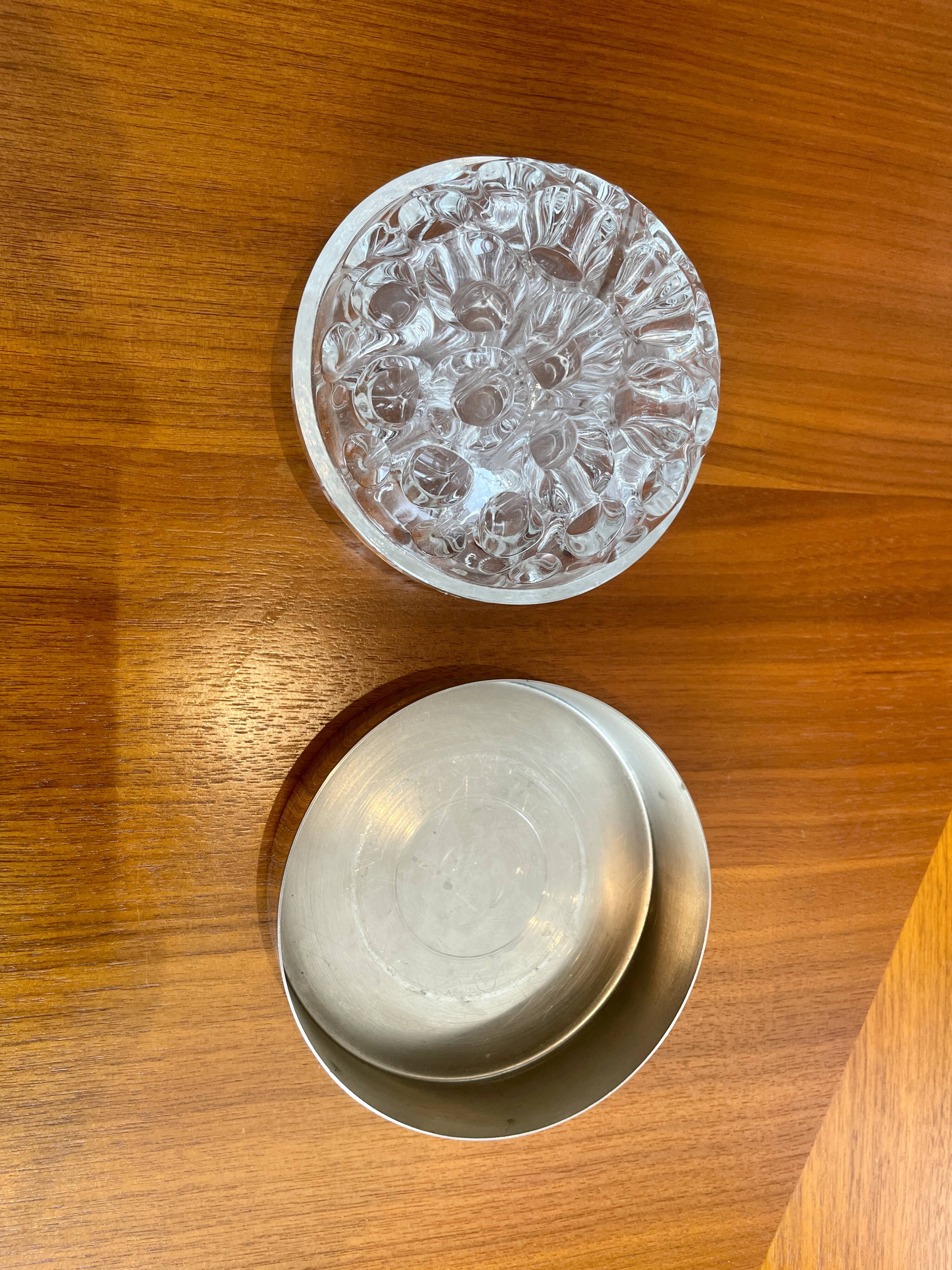 Pique fleurs en verre et aluminium