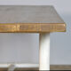 Table avec une base en fer