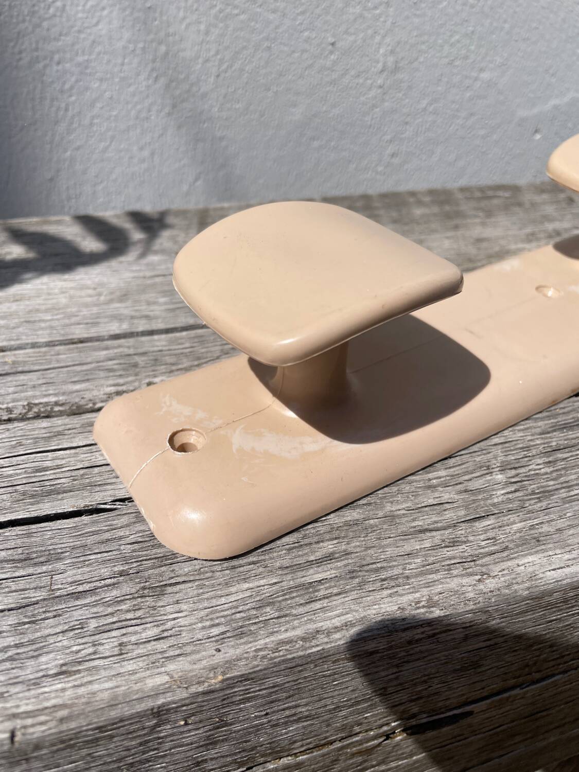 1950 Syla beige wall coat rack