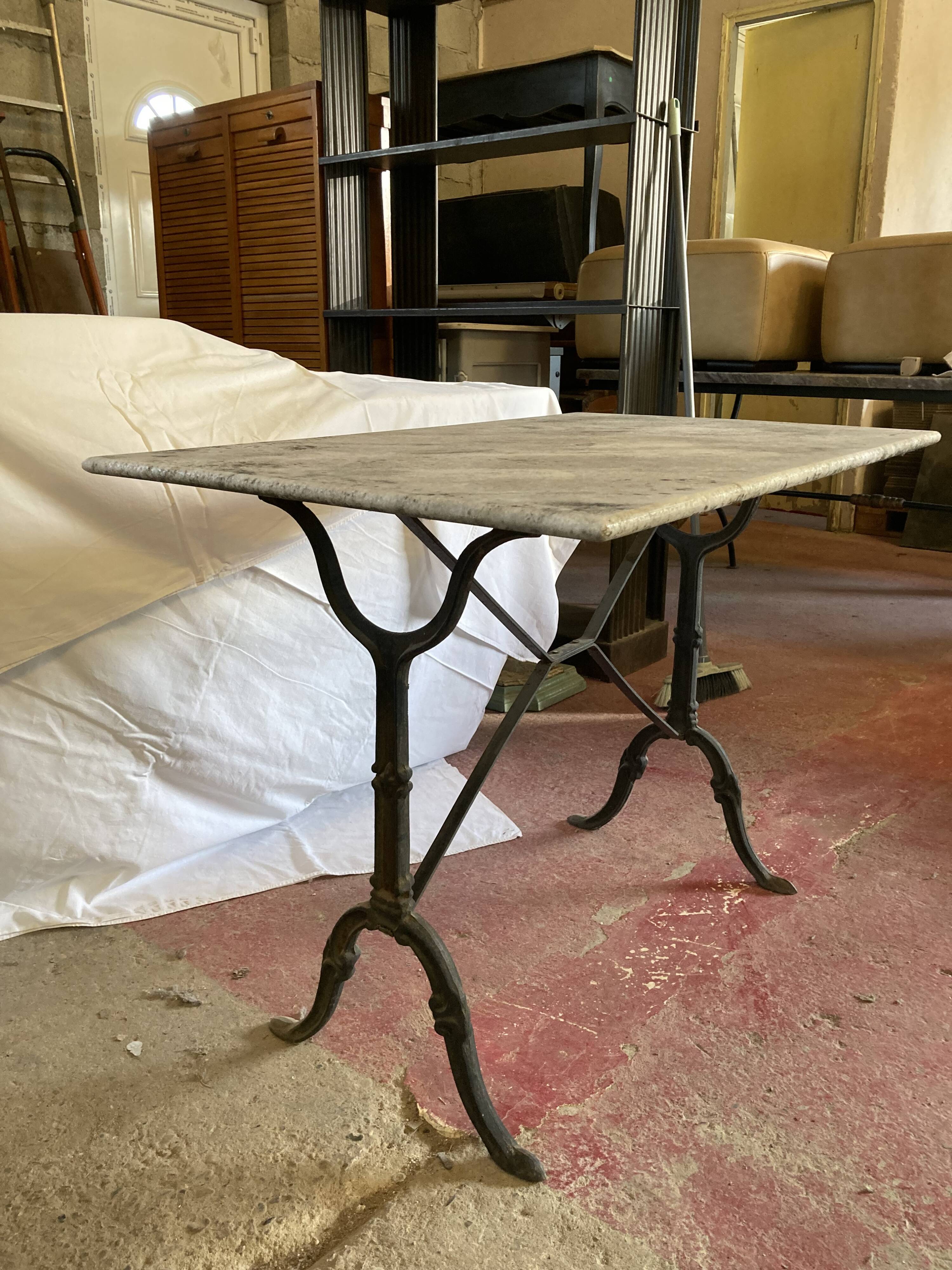 Table de bistrot provencal base cast iron marble top early twentieth century