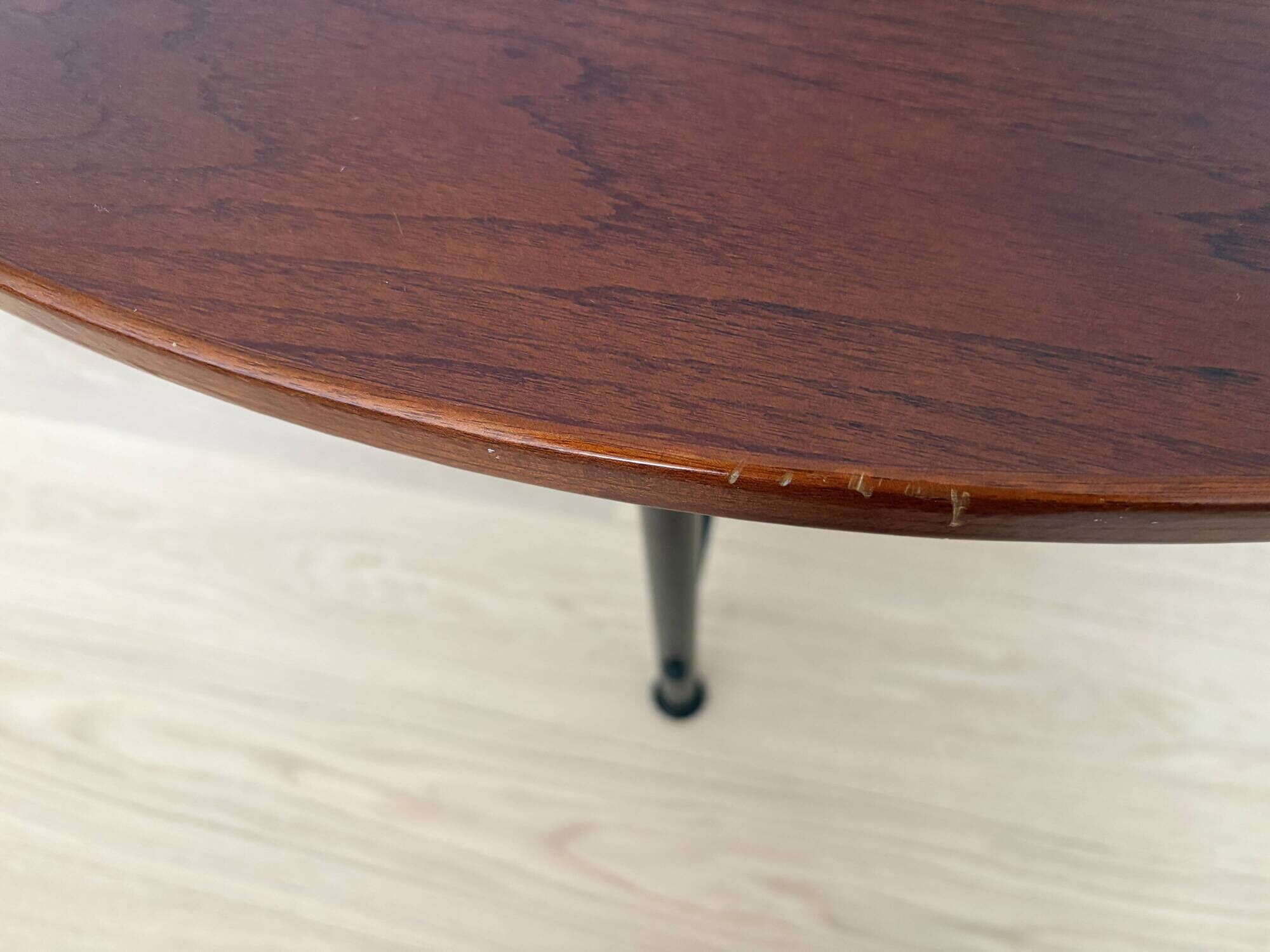 Half-moon console grange in solid cherry wood and wrought iron with a glass top.