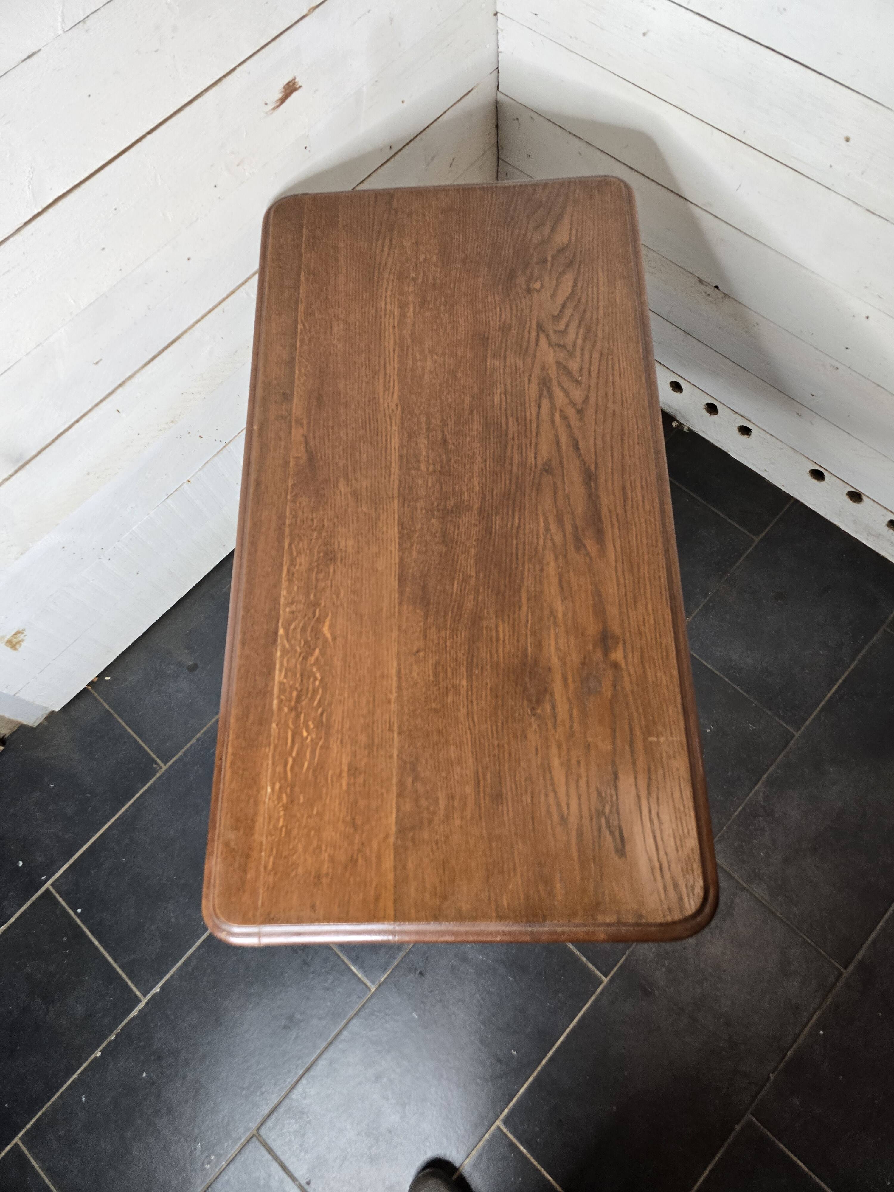 Table de bistrot en chêne massif, pieds en fonte.