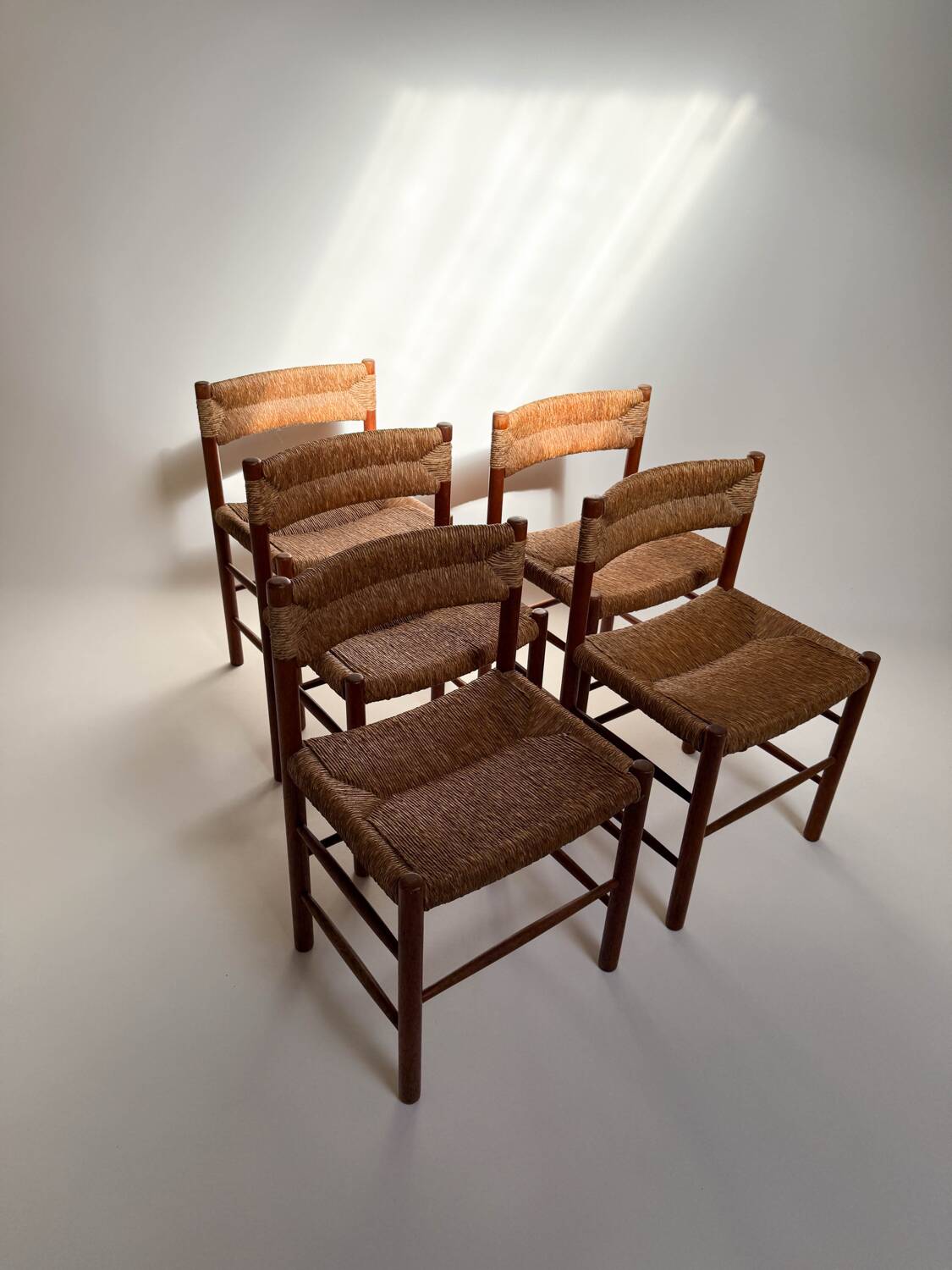 Lot de 5 chaises Charlotte Perriand modèle Dordogne