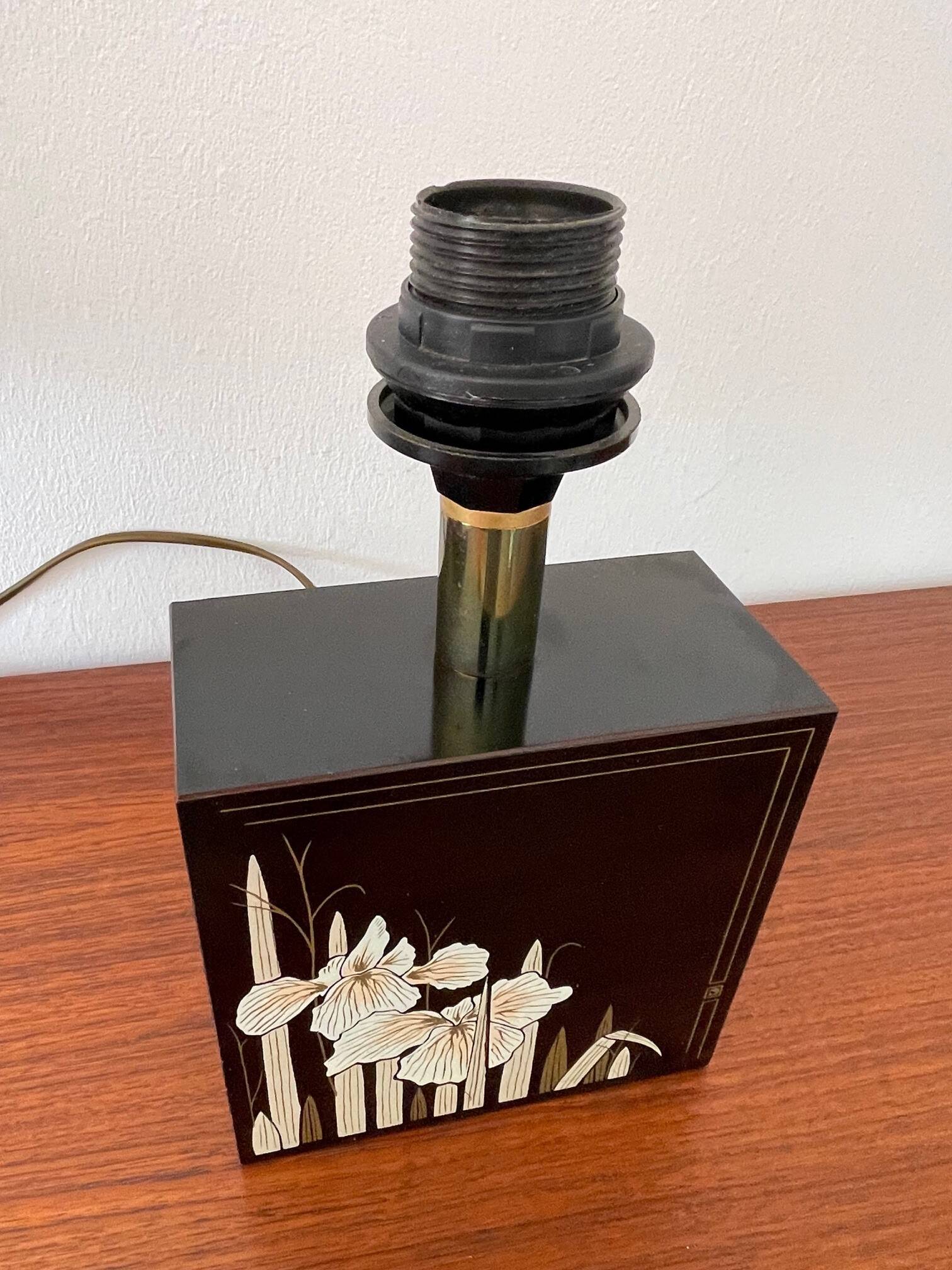 Vintage lamp Le Dauphin with Japonese decor from the 1970s.