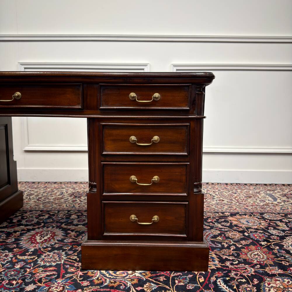 Bureau classique anglais avec cuir vert