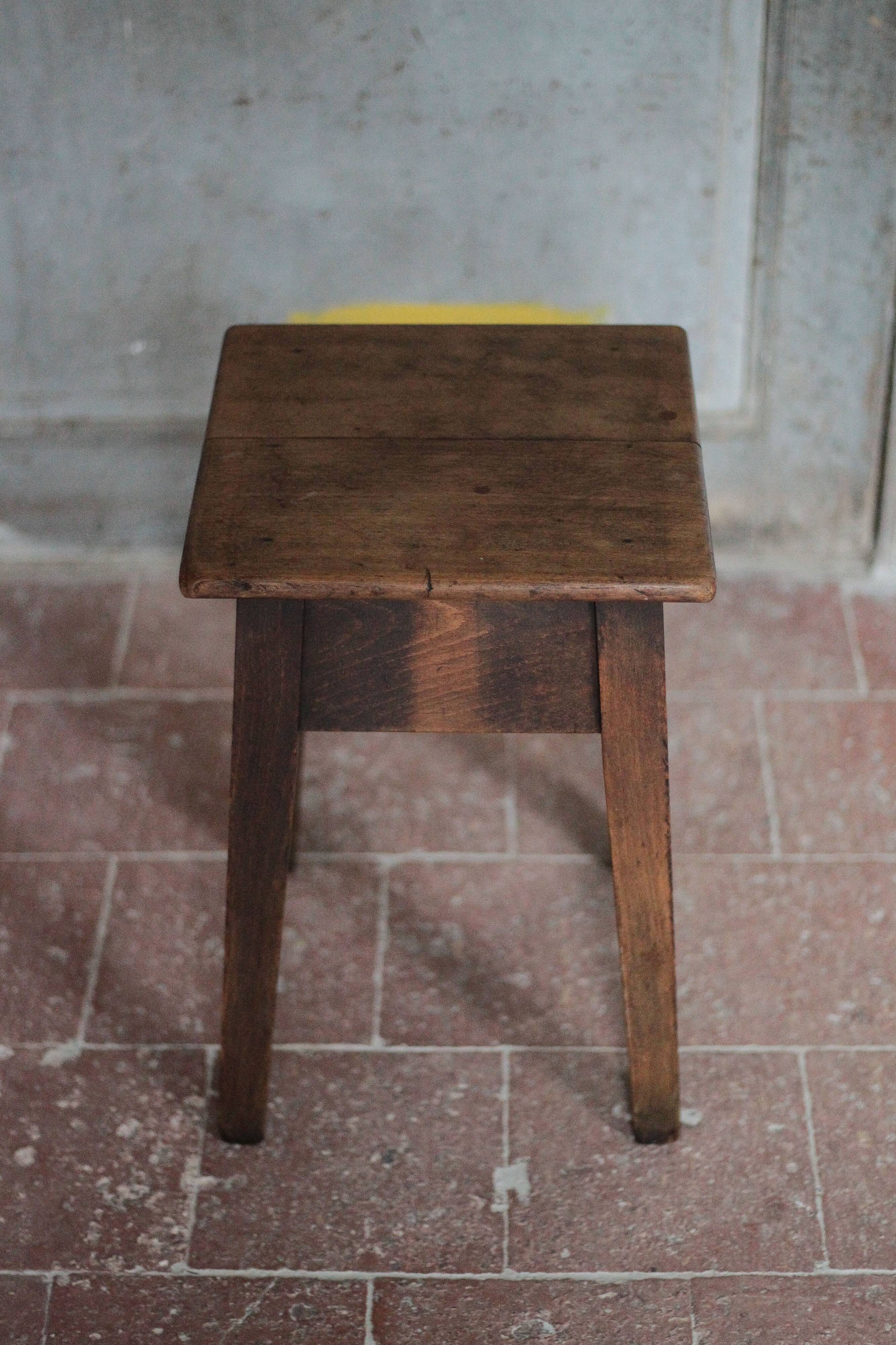 Ancien tabouret bois, tabouret d'appoint, tabouret d'atelier, déco intérieur