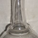 Carafe ancienne en verre à collerette