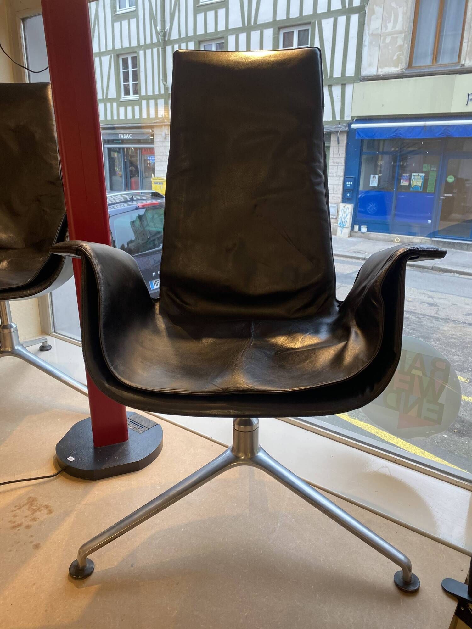 2 FK6725 chairs by Preben Fabricius and Jørgen Kastholm Editions kill inte