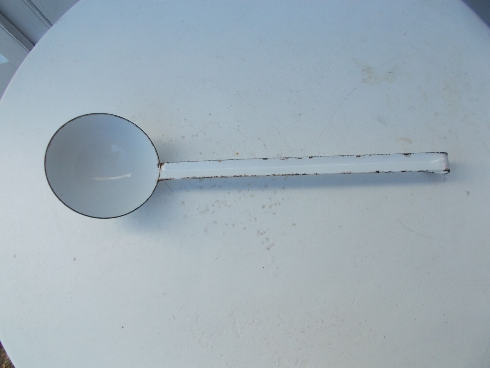 Louche émaillée blanche vintage