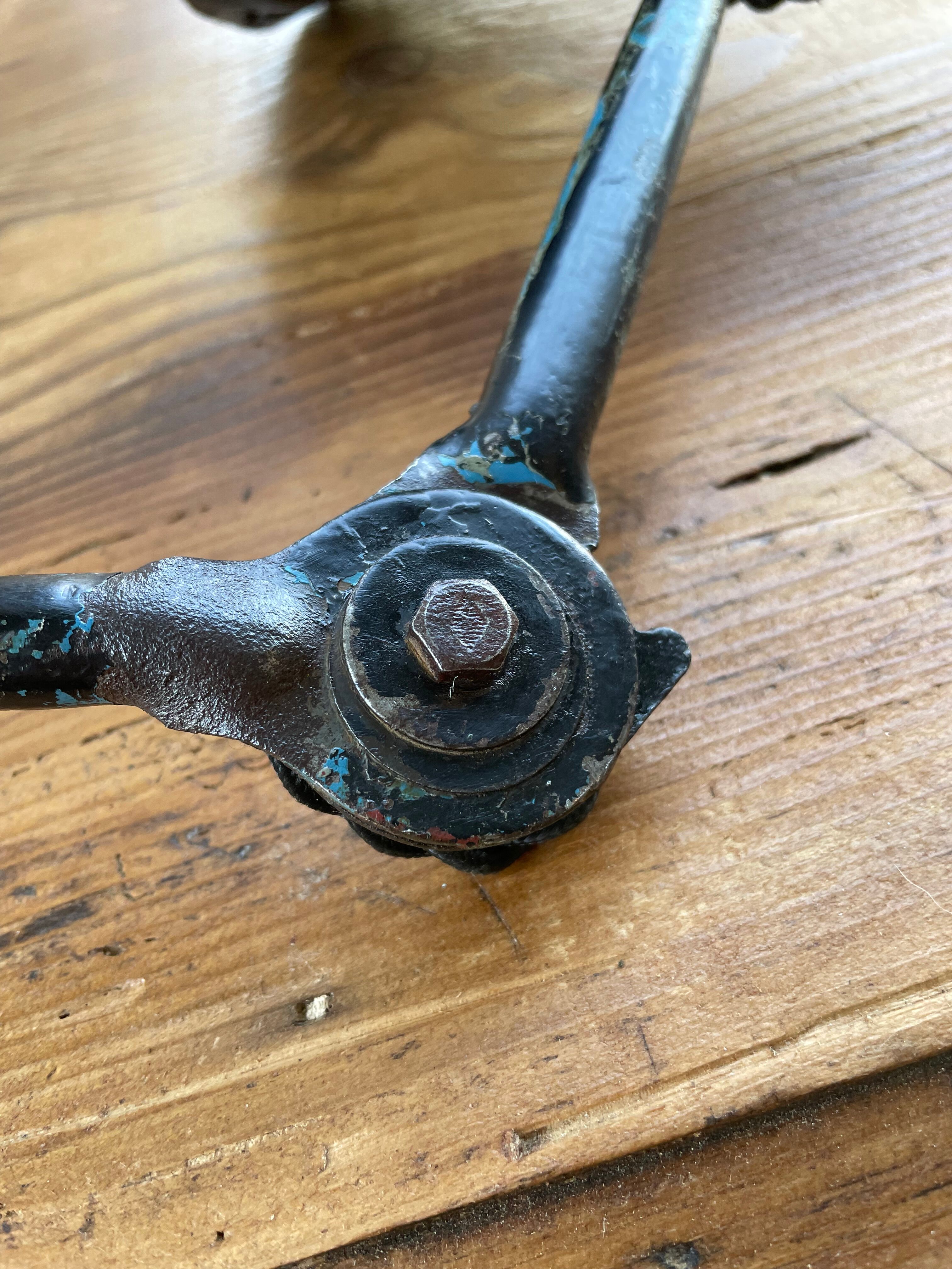 Articulated workshop lamp ravel ball joints