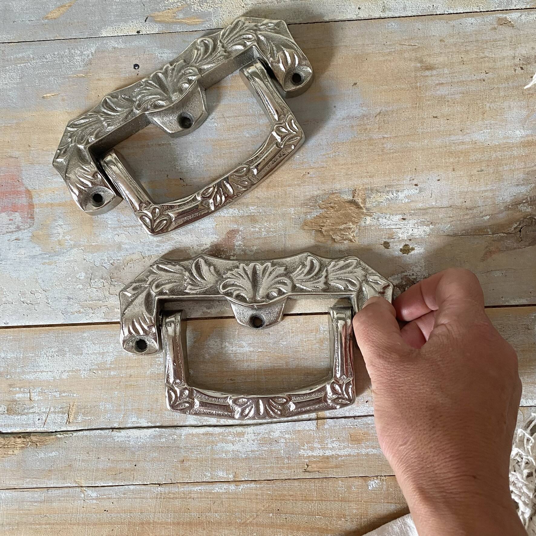 Paire de poignées tombantes métal argenté style art déco