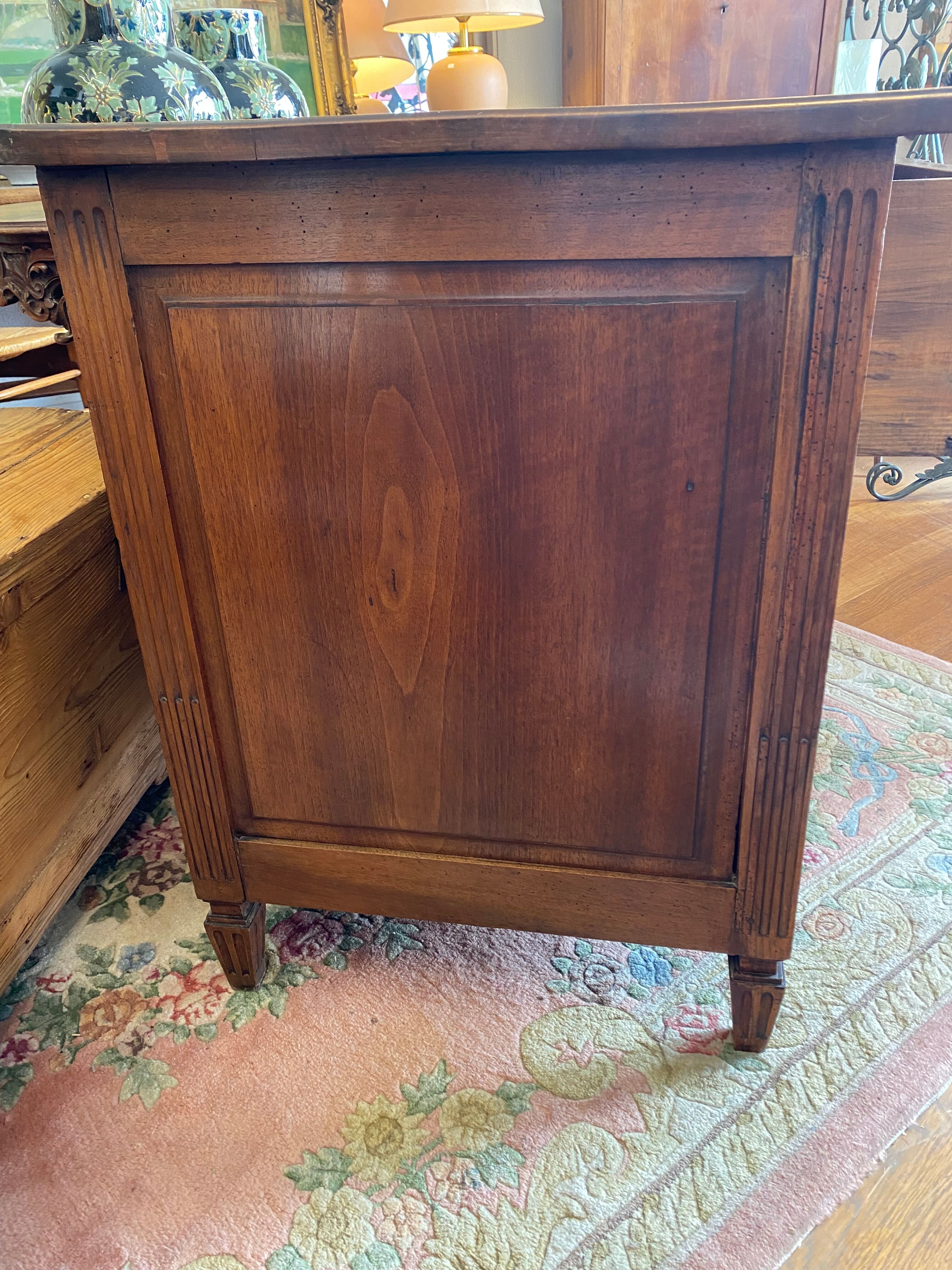 Louis XVI walnut chest of drawers, 3 drawers.