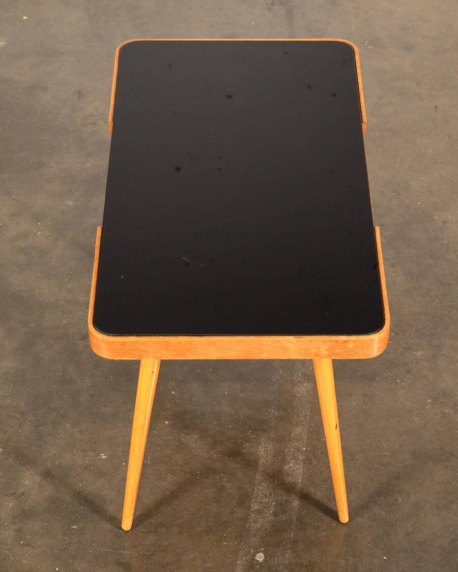 Table Jiroutek