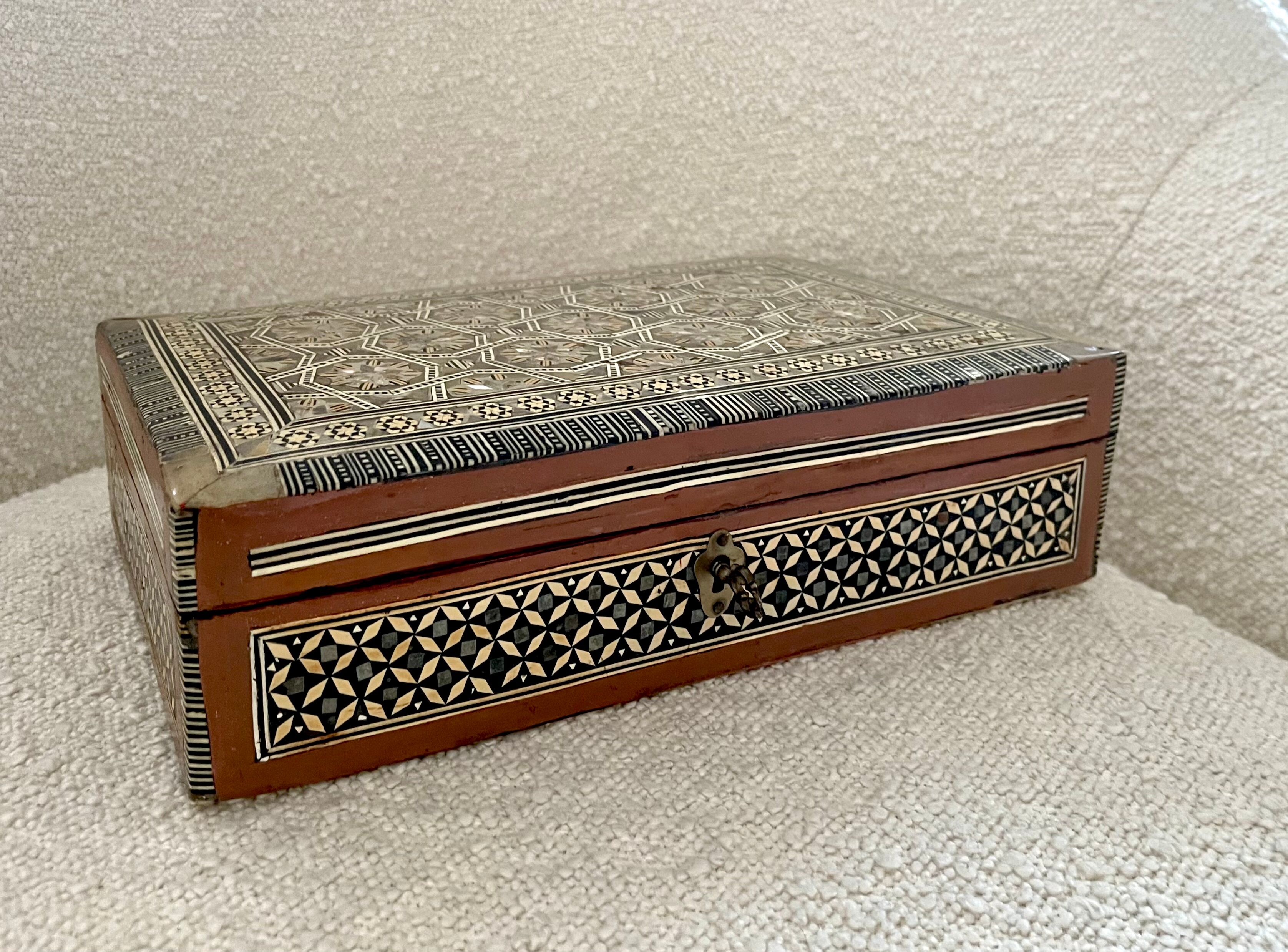 Boîte à bijoux bois et nacre
