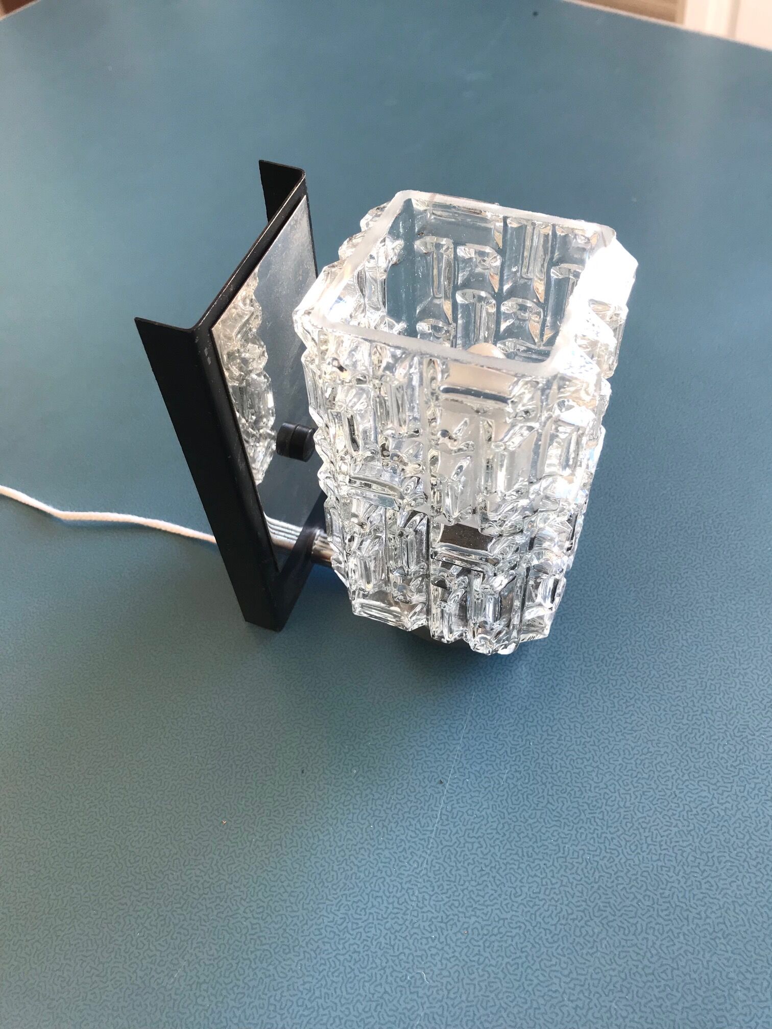 Rectangular wall lamp in molded glass